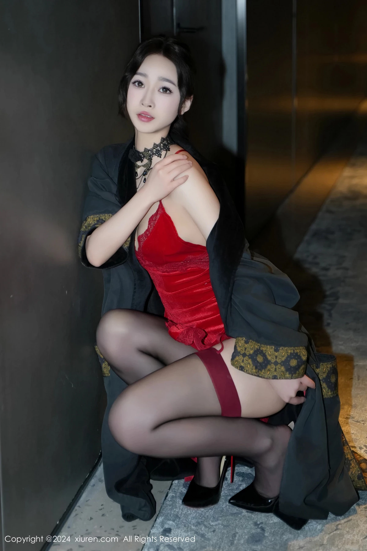 秀人集.com_[XiuRen秀人网]No.8547_模特软糖爱喝奶性感红色吊带短裙配黑丝吊袜秀曼妙身姿诱惑写真73P