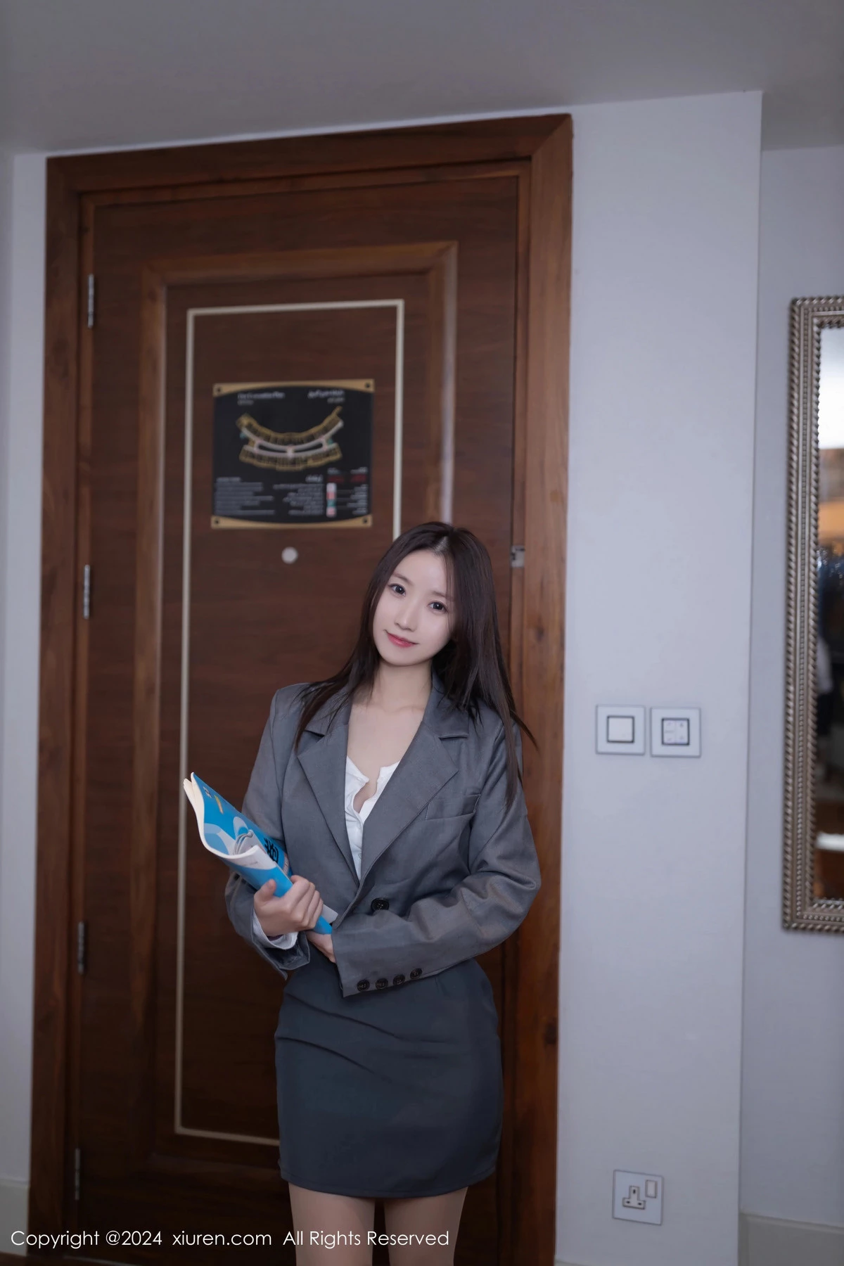 秀人集.com_[XiuRen秀人网]No.8579_模特杏子Yada性感灰色制服露黑色内衣配超薄肉丝迷人诱惑写真83P