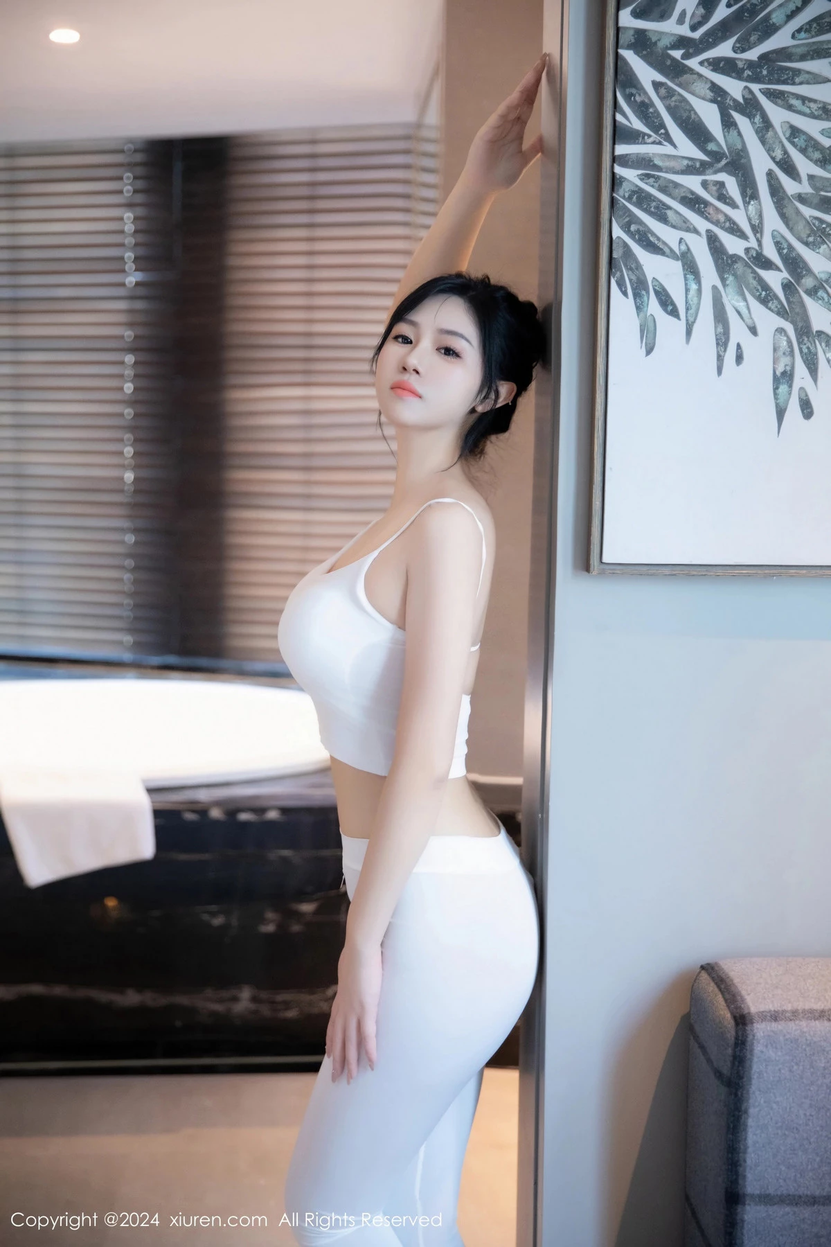 秀人集.com_[XiuRen秀人网]No.8575_模特金小依性感白色吊带上衣配紧身运动裤秀曼妙身姿诱惑写真75P