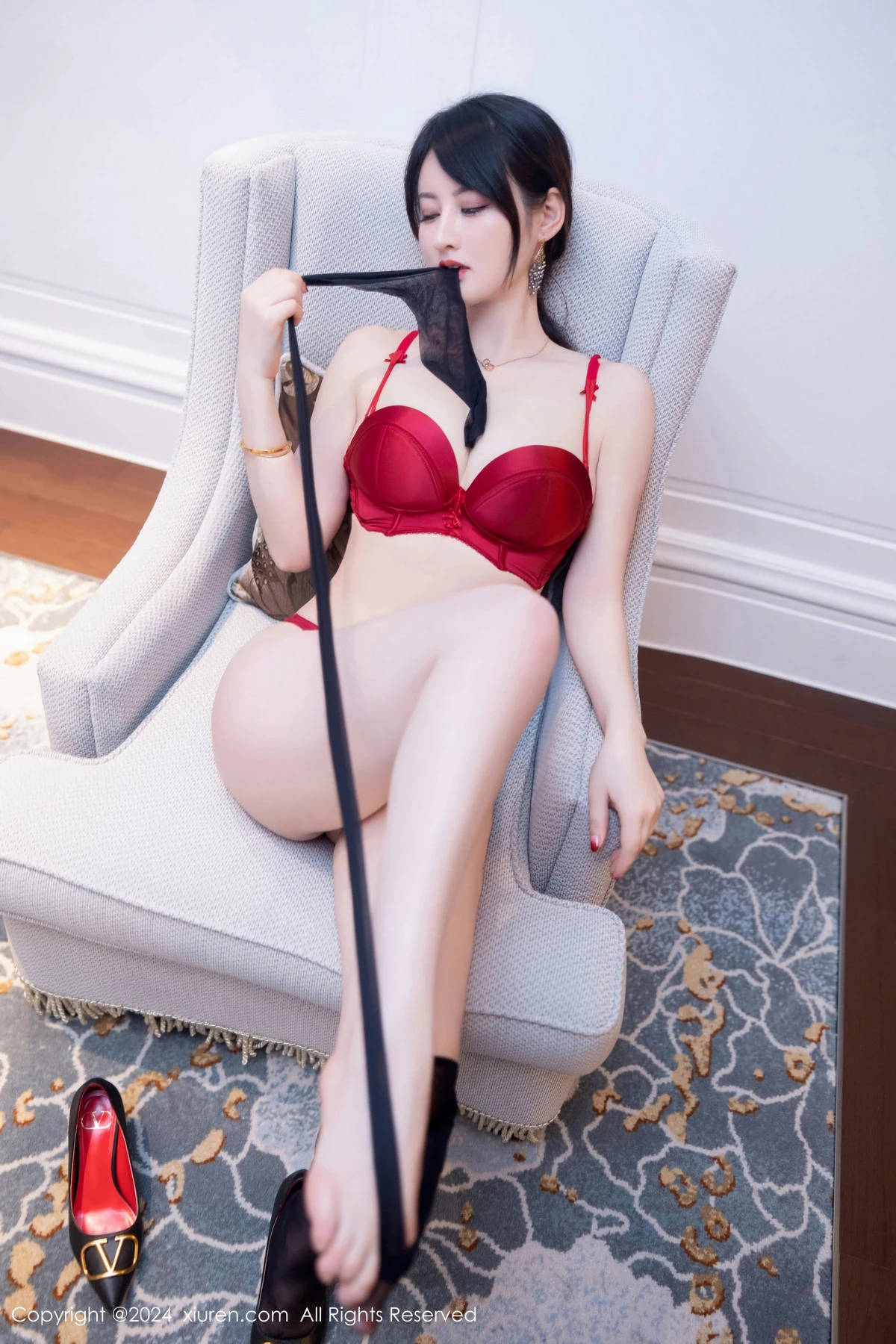 秀人集.com_[XiuRen秀人网]No.8569_模特诗诗kiki性感黑色OL服饰露红色内衣秀丰腴身材撩人诱惑写真83P