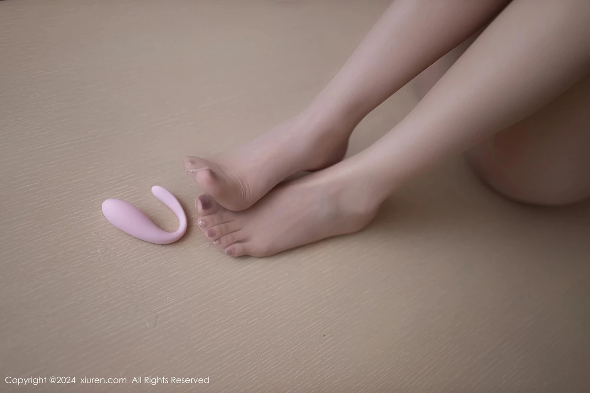 秀人集.com_[XiuRen秀人网]No.8597_模特幼幼性感浅蓝色连衣短裙配超薄肉丝秀完美身材迷人诱惑写真80P