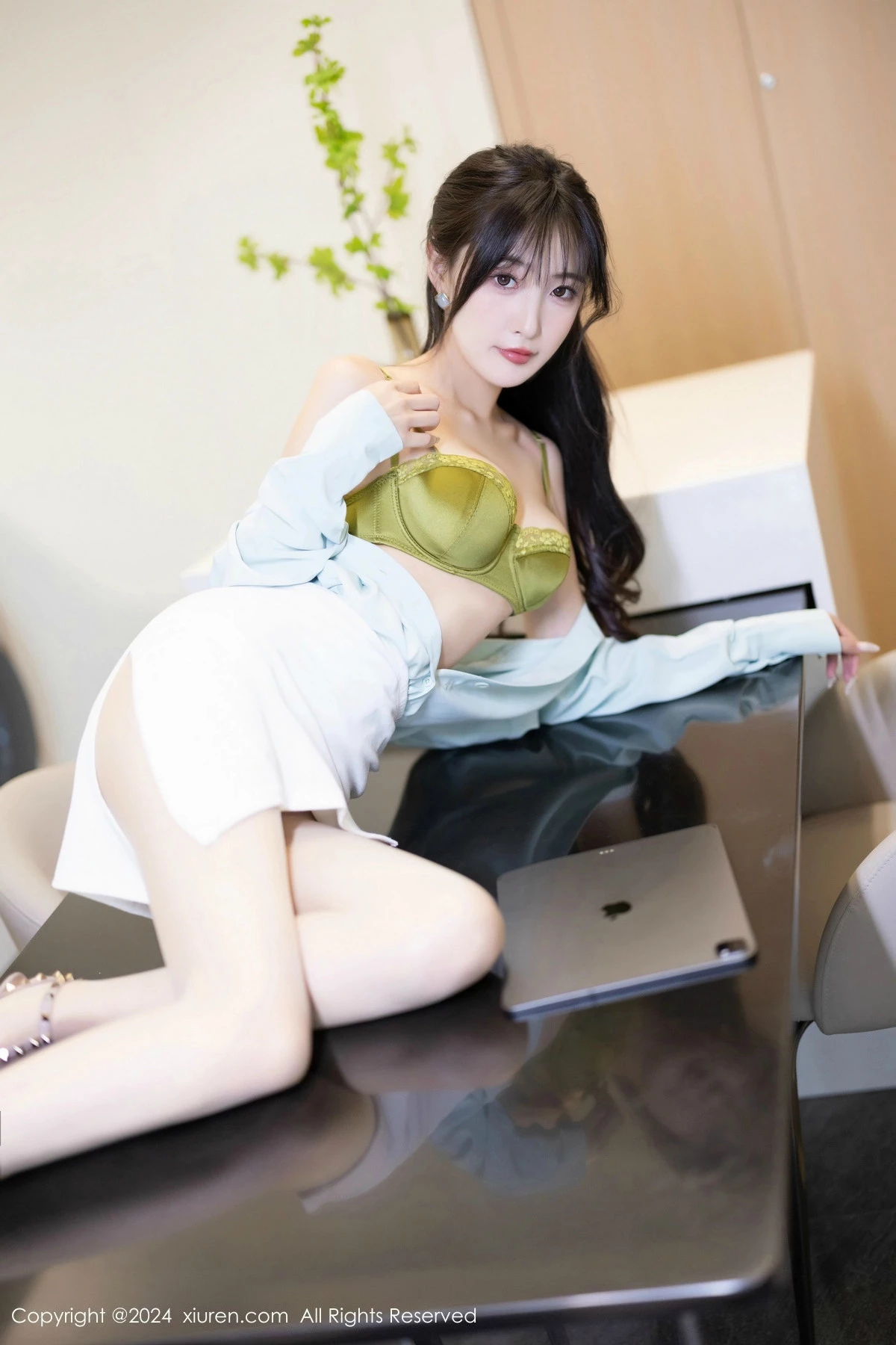 秀人集.com_[XiuRen秀人网]No.8589_模特林星阑性感浅绿衬衫配白短裙露超薄肉丝秀曼妙身姿诱惑写真86P