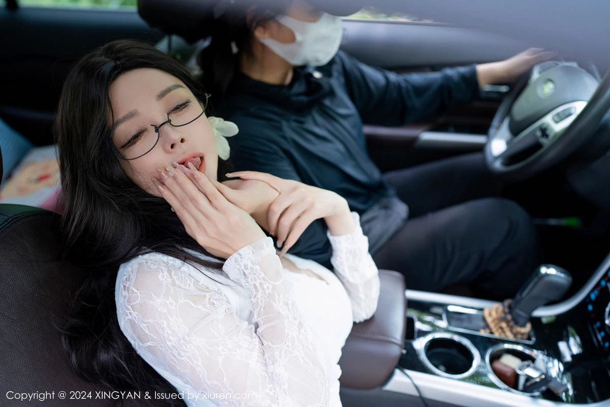 秀人集.com_[XINGYAN星颜社]VOL.234_模特潘思沁汽车场景性感白色服饰露绿色内衣秀巨乳肥臀诱惑写真82P