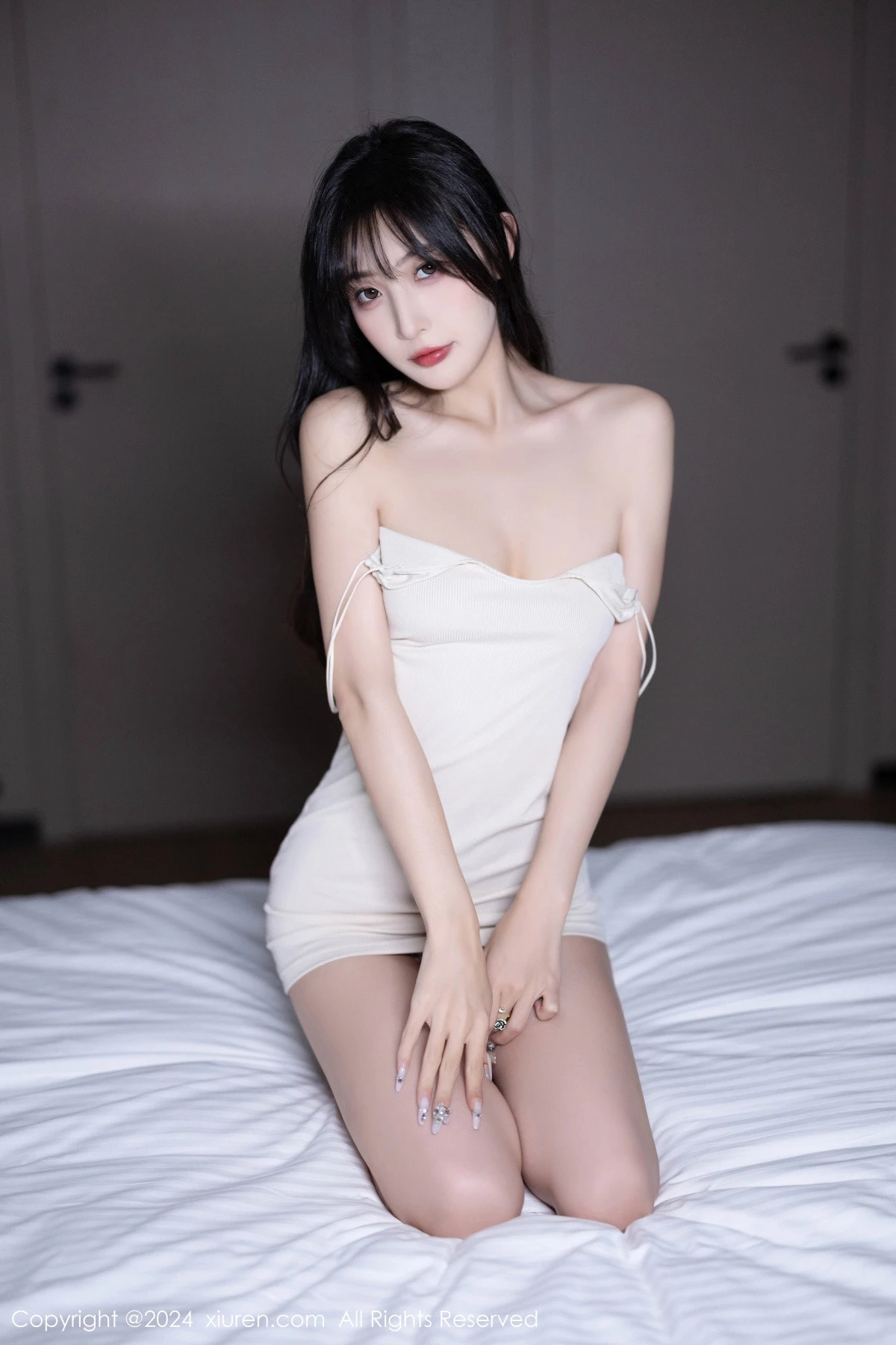 秀人集.com_[XiuRen秀人网]No.8619_模特林星阑性感浅绿色露肩连衣短裙配超薄无内黑丝极致魅惑写真90P