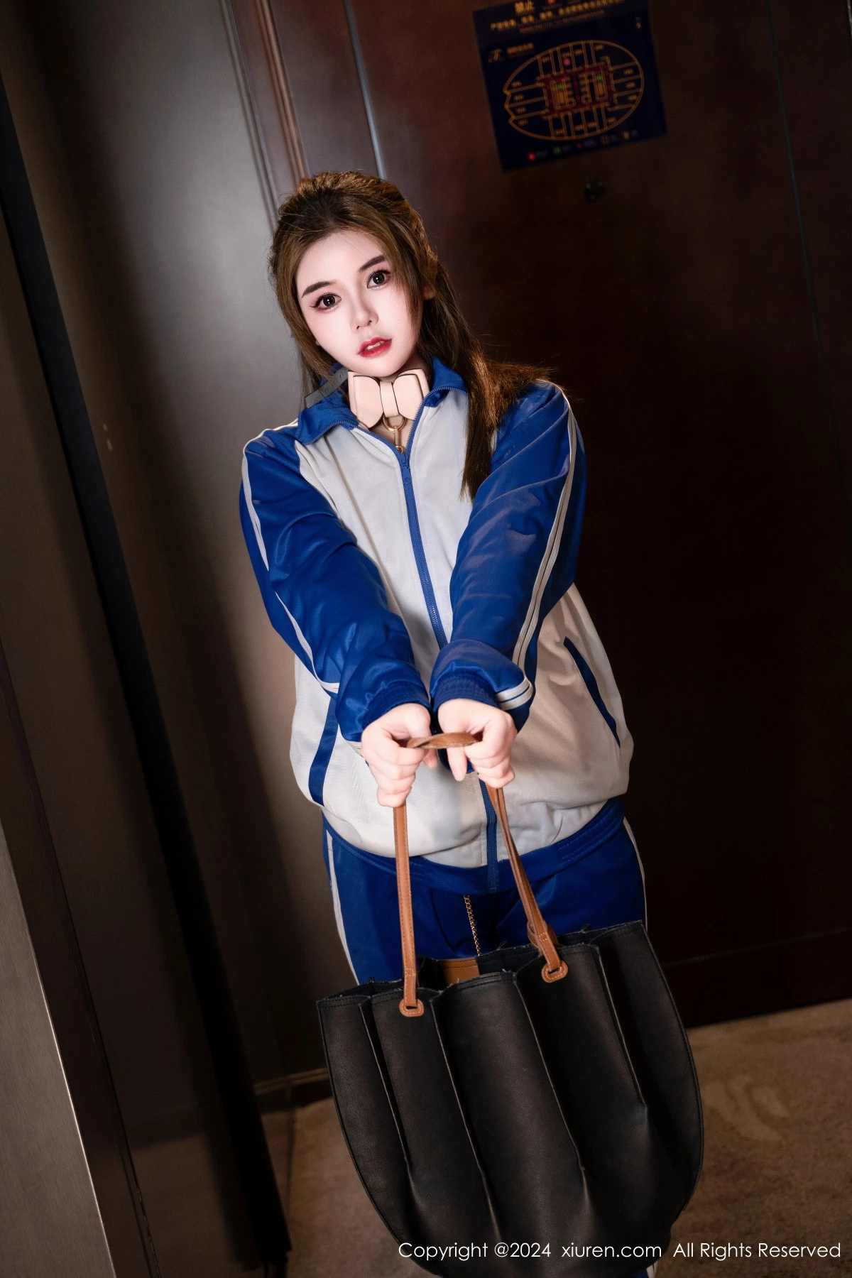 秀人集.com_[XiuRen秀人网]No.8621_新人模特粉嫩嫩性感学妹服饰露粉色内衣配超薄肉丝迷人诱惑写真82P