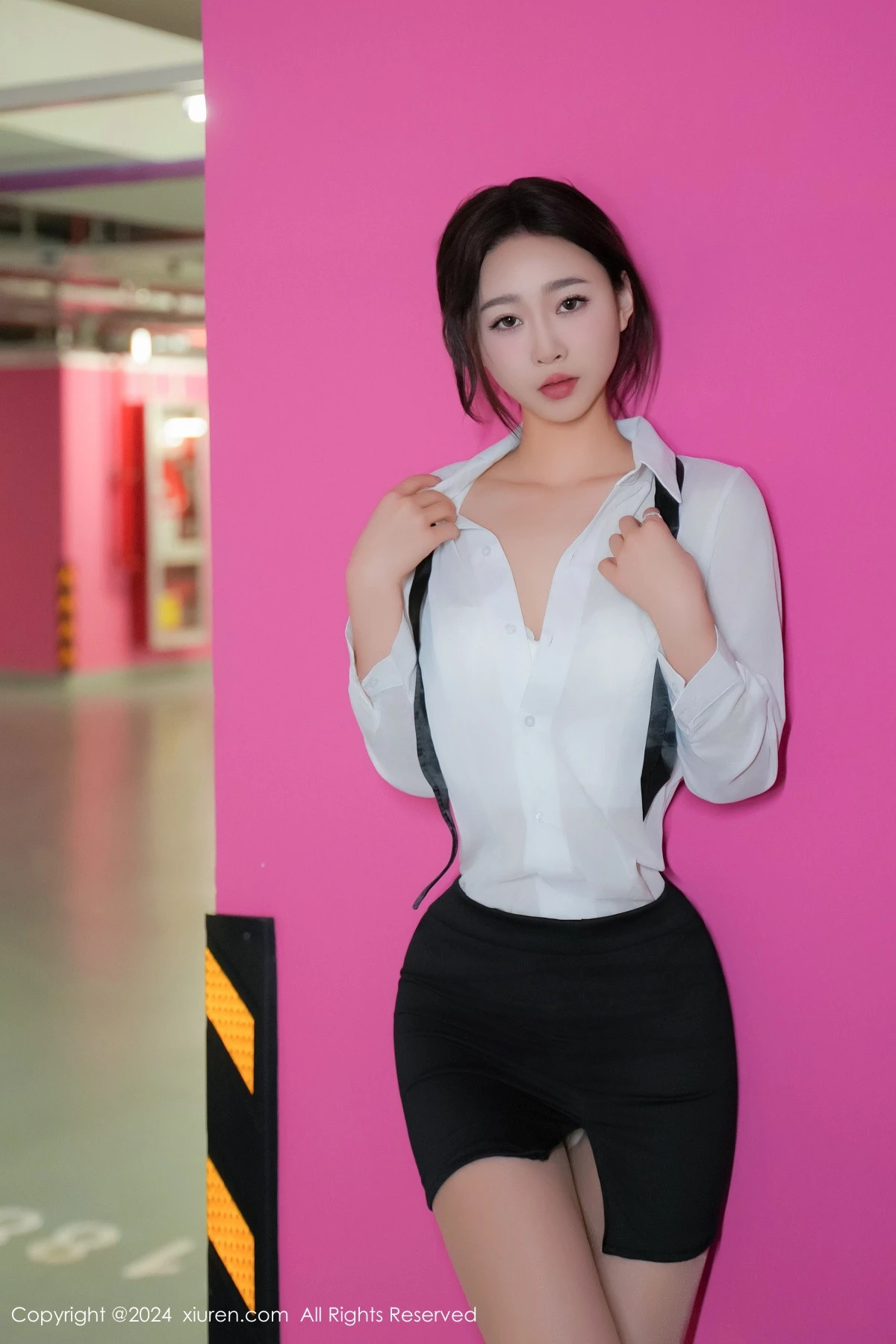 秀人集.com_[XiuRen秀人网]No.8613_模特软糖爱喝奶车内场景性感白色内衣配超薄肉丝完美诱惑写真68P