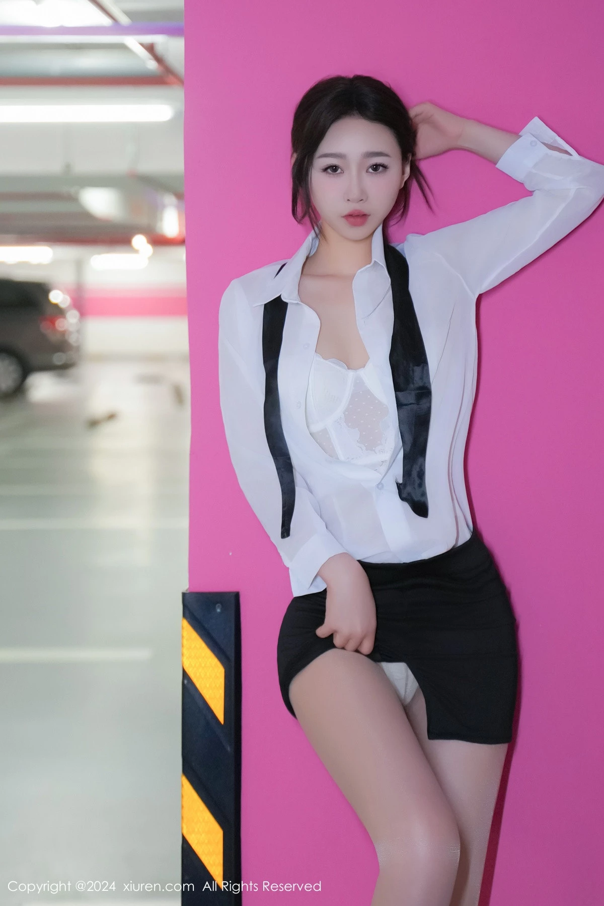 秀人集.com_[XiuRen秀人网]No.8613_模特软糖爱喝奶车内场景性感白色内衣配超薄肉丝完美诱惑写真68P