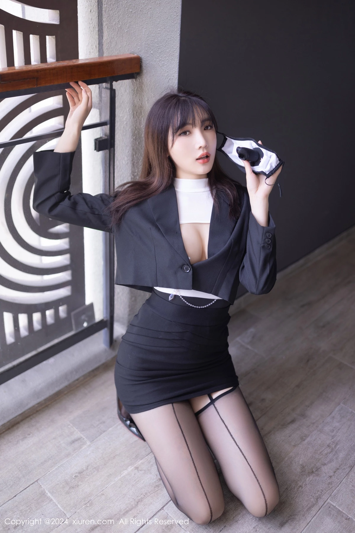 秀人集.com_[XiuRen秀人网]No.8627_模特陆萱萱性感白色露胸服饰配黑丝吊袜秀完美身材迷人诱惑写真80P