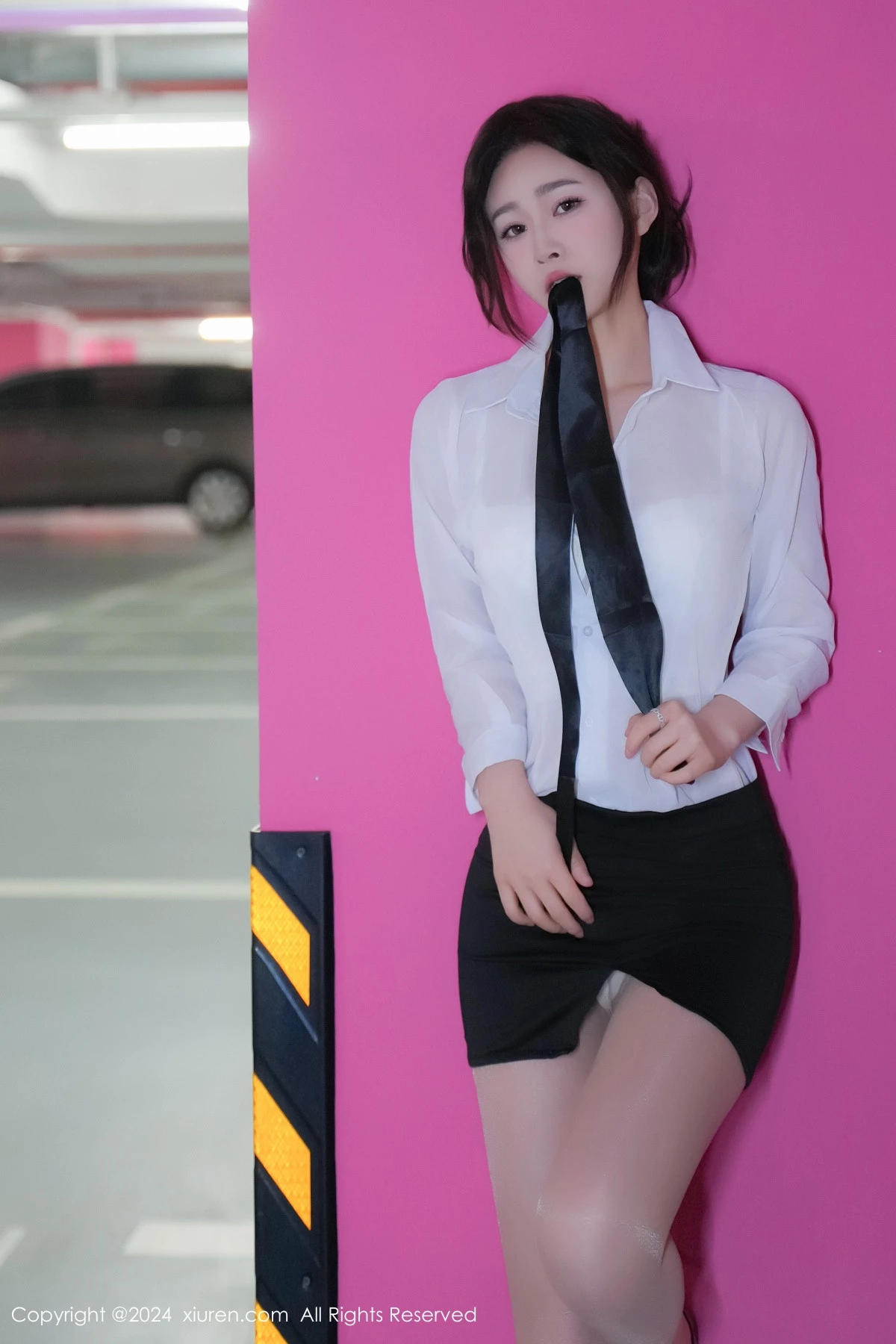 秀人集.com_[XiuRen秀人网]No.8613_模特软糖爱喝奶车内场景性感白色内衣配超薄肉丝完美诱惑写真68P