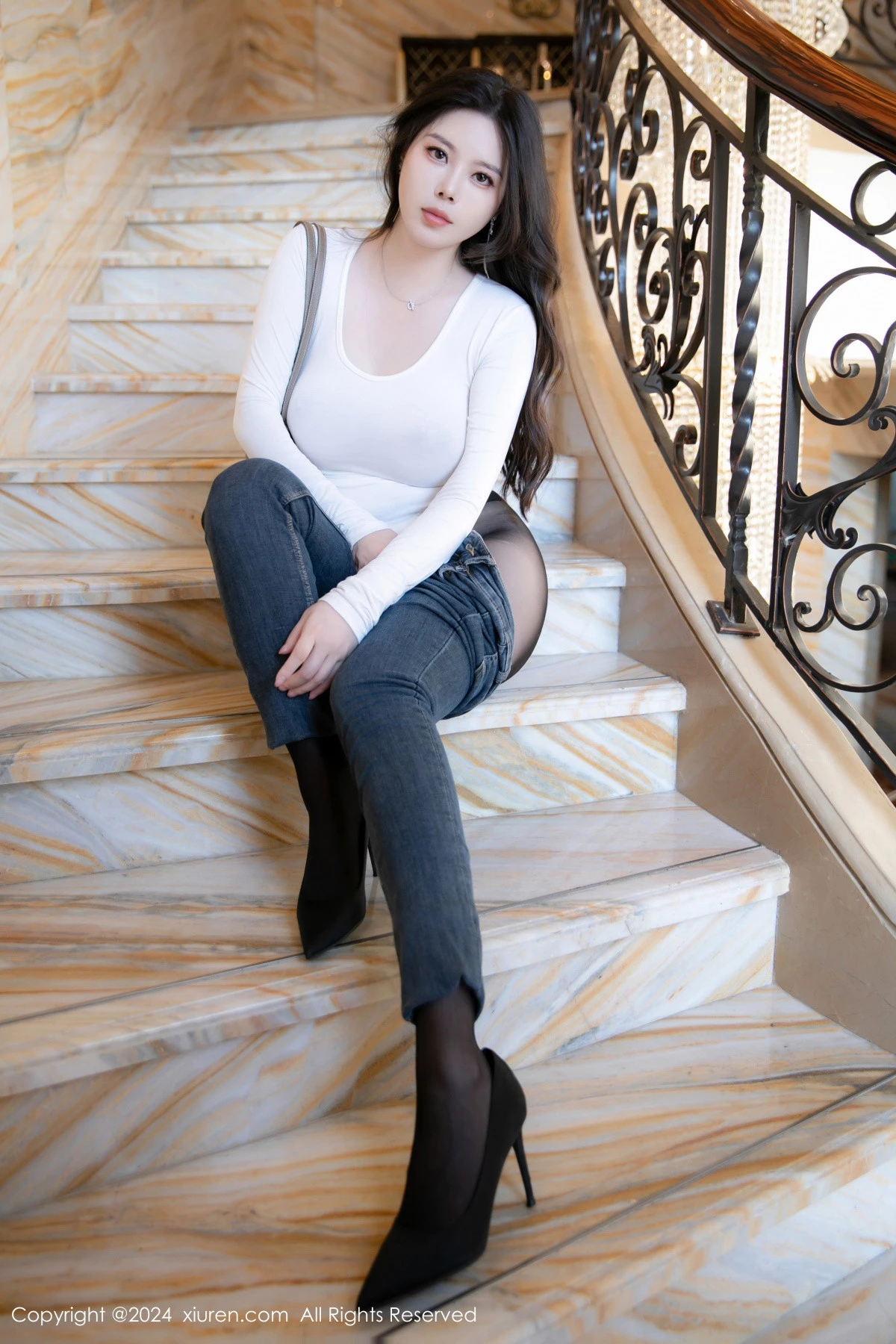 秀人集.com_[XiuRen秀人网]No.8618_模特白茹雪性感白T恤配牛仔长裤露超薄黑丝秀丰腴身材诱惑写真82P