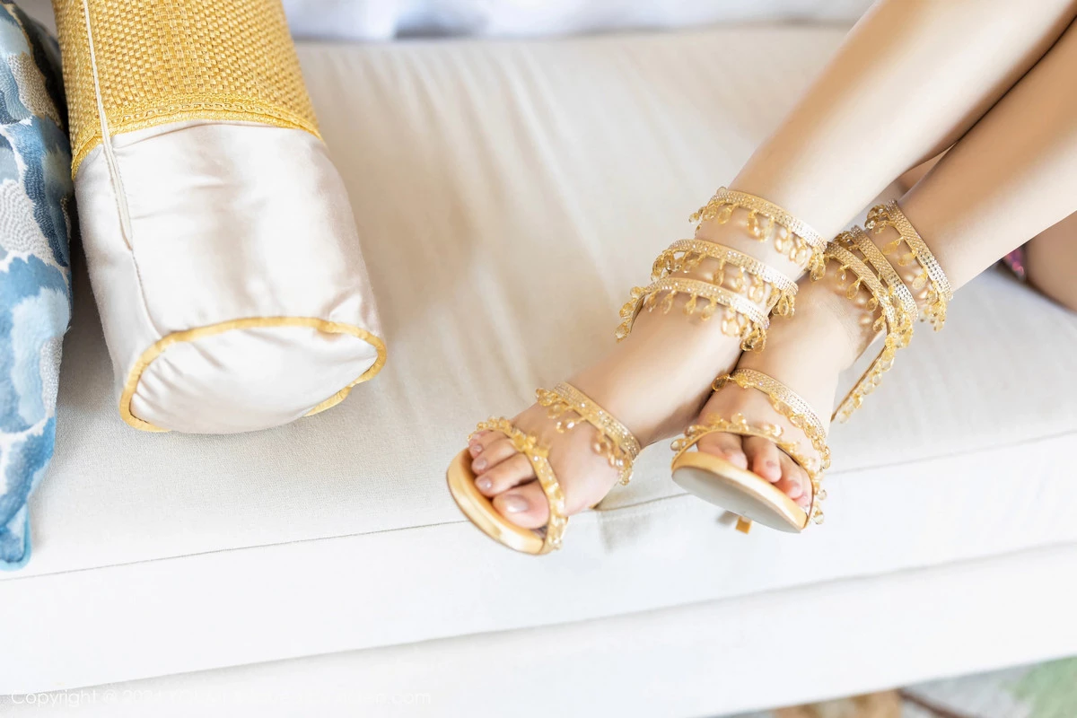 秀人集.com_[YouMi尤蜜荟]Vol.1070_模特允爾居家性感紫色露肩连衣短裙配凉高跟秀丰满身材诱惑写真69P