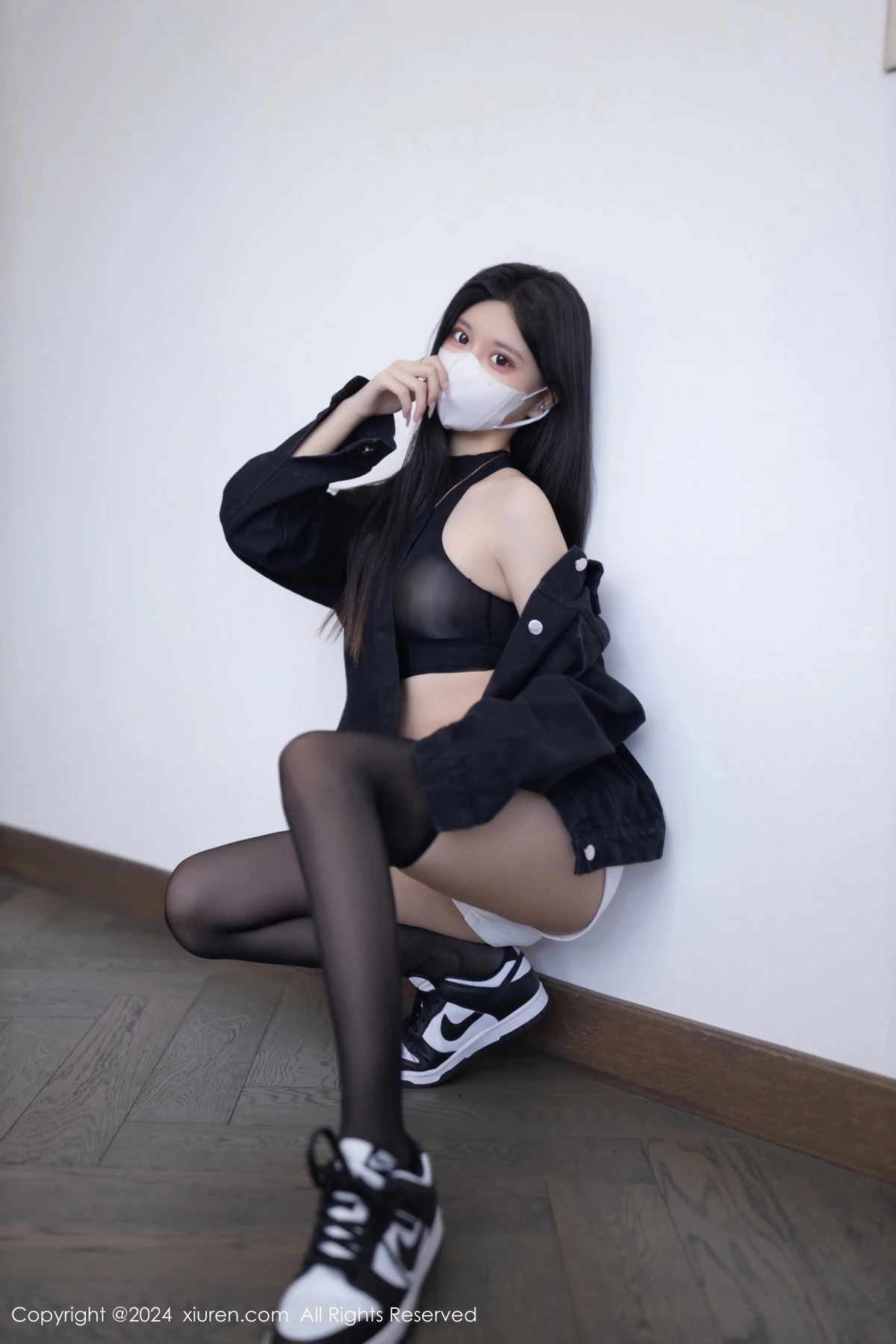 秀人集.com_[XiuRen秀人网]No.8636_模特幼幼黑色外衣露性感黑色轻透内衣配黑丝袜秀美腿诱惑写真80P