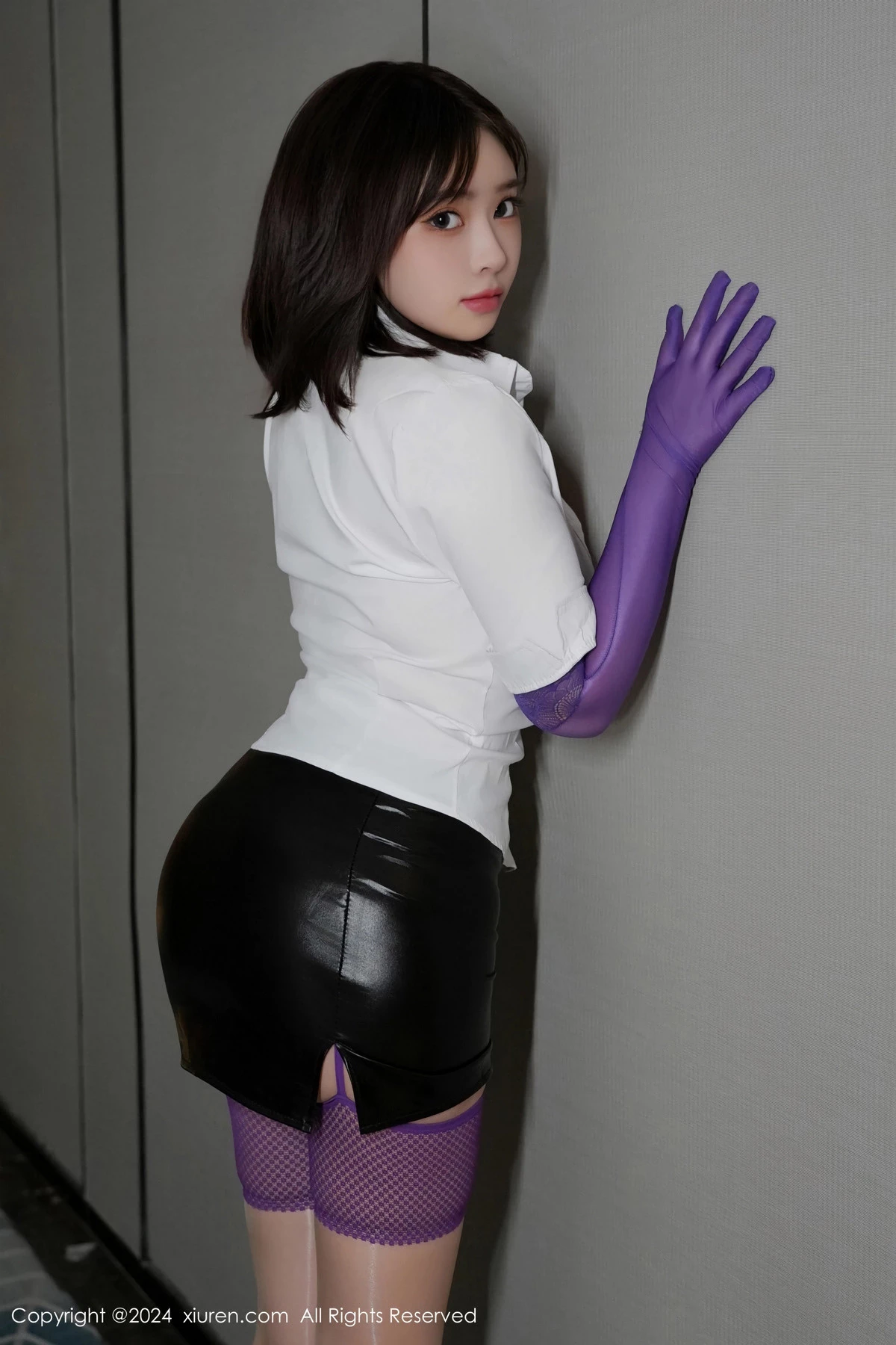 秀人集.com_[XiuRen秀人网]No.8640_模特nana豆酱性感白T配黑皮短裙露紫色丝袜秀翘臀美腿诱惑写真87P