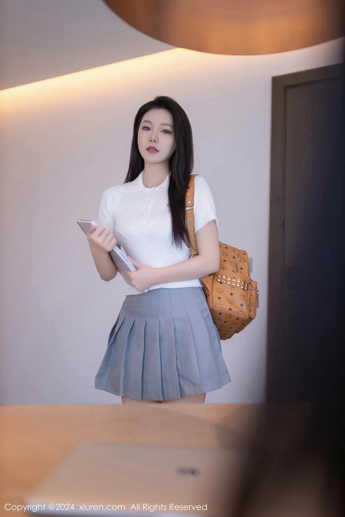 秀人集.com_[XiuRen秀人网]No.8649_模特安然anran性感白色上衣配灰色短裙露蕾丝内衣撩人诱惑写真80P