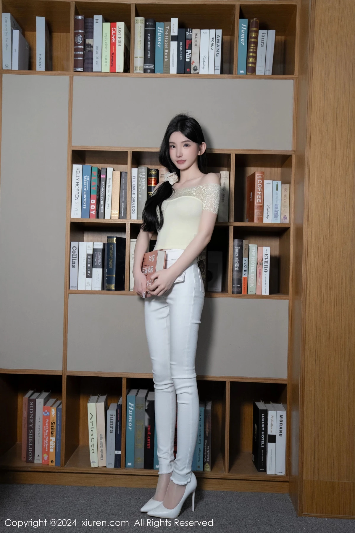 秀人集.com_[XiuRen秀人网]No.8633_女神周于希Sally图书馆场景白色长裤露超薄肉丝秀美腿诱惑写真91P