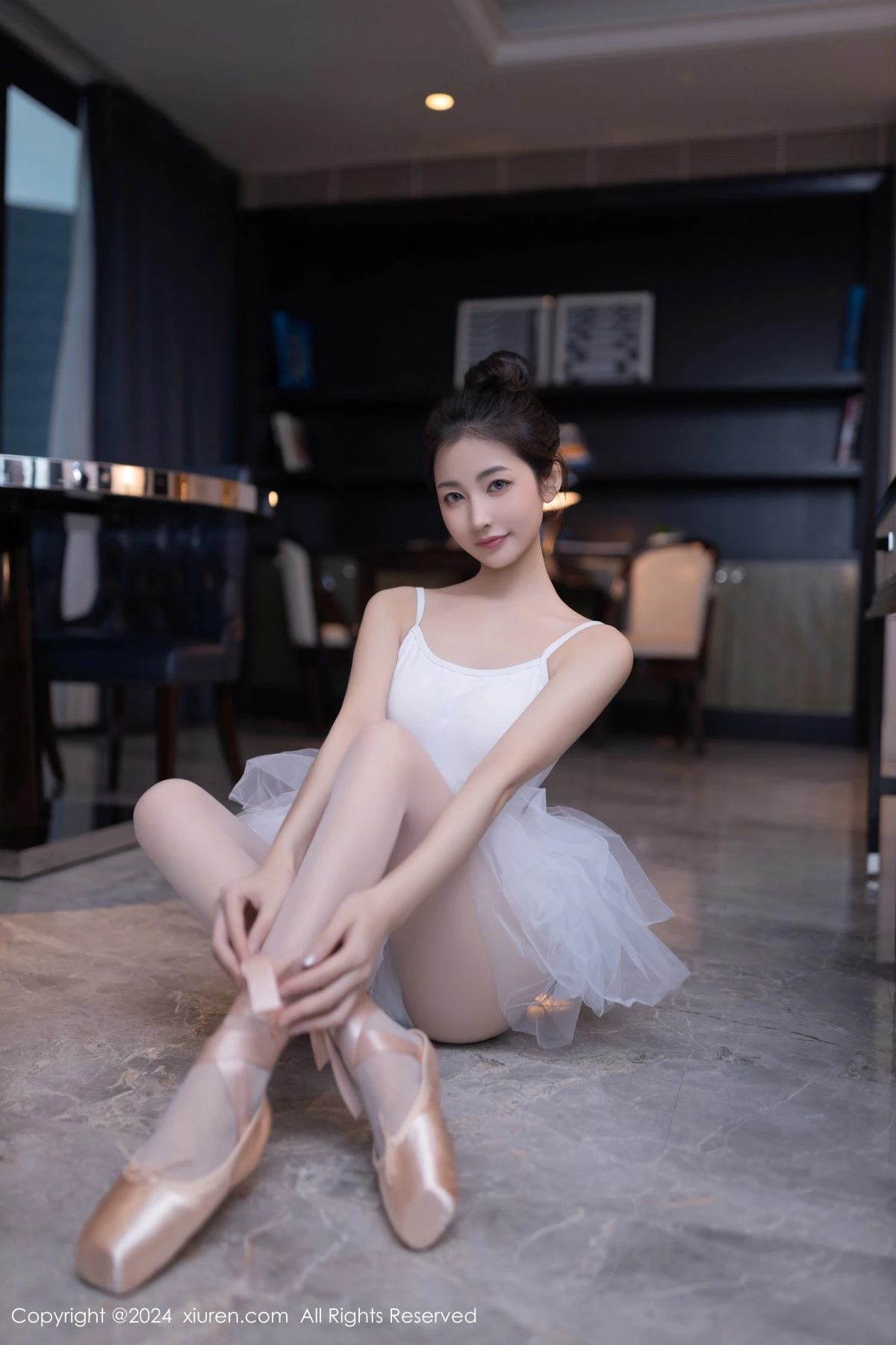 秀人集.com_[XiuRen秀人网]No.8657_模特鱼尾fish私房性感白色芭蕾短裙配白丝袜秀美腿玉足迷人写真80P