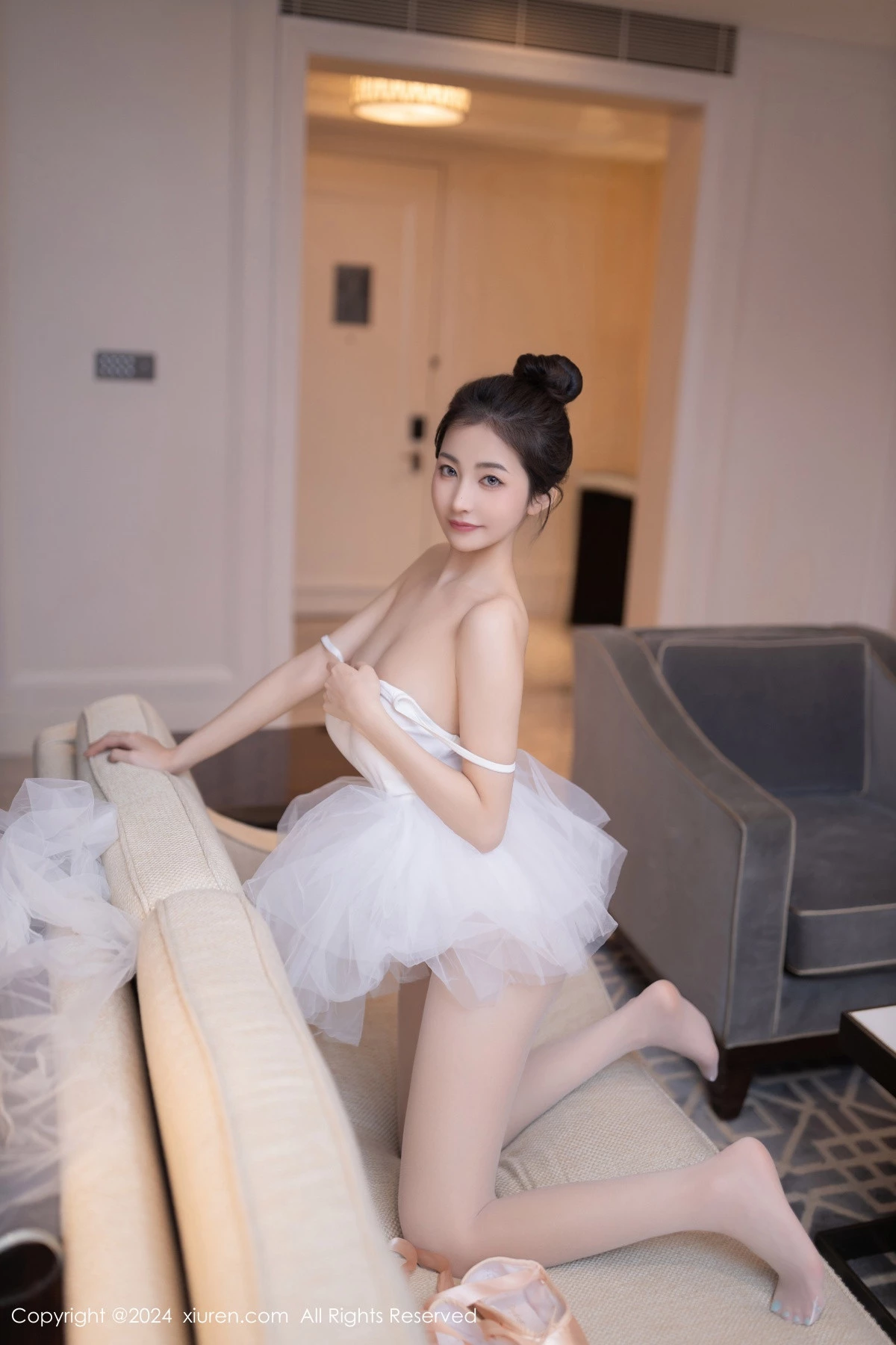 秀人集.com_[XiuRen秀人网]No.8657_模特鱼尾fish私房性感白色芭蕾短裙配白丝袜秀美腿玉足迷人写真80P