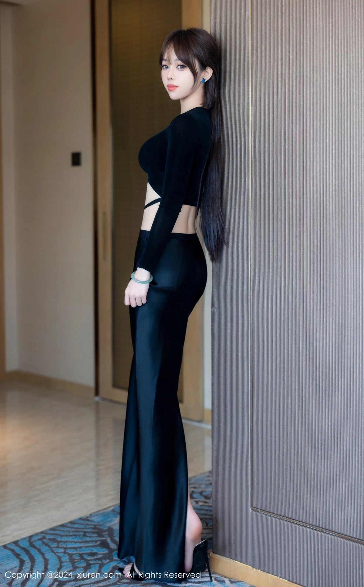 秀人集.com_[XiuRen秀人网]No.8661_模特奶瓶性感黑色上衣配黑色长裙露粉黑内衣秀曼妙身姿诱惑写真83P