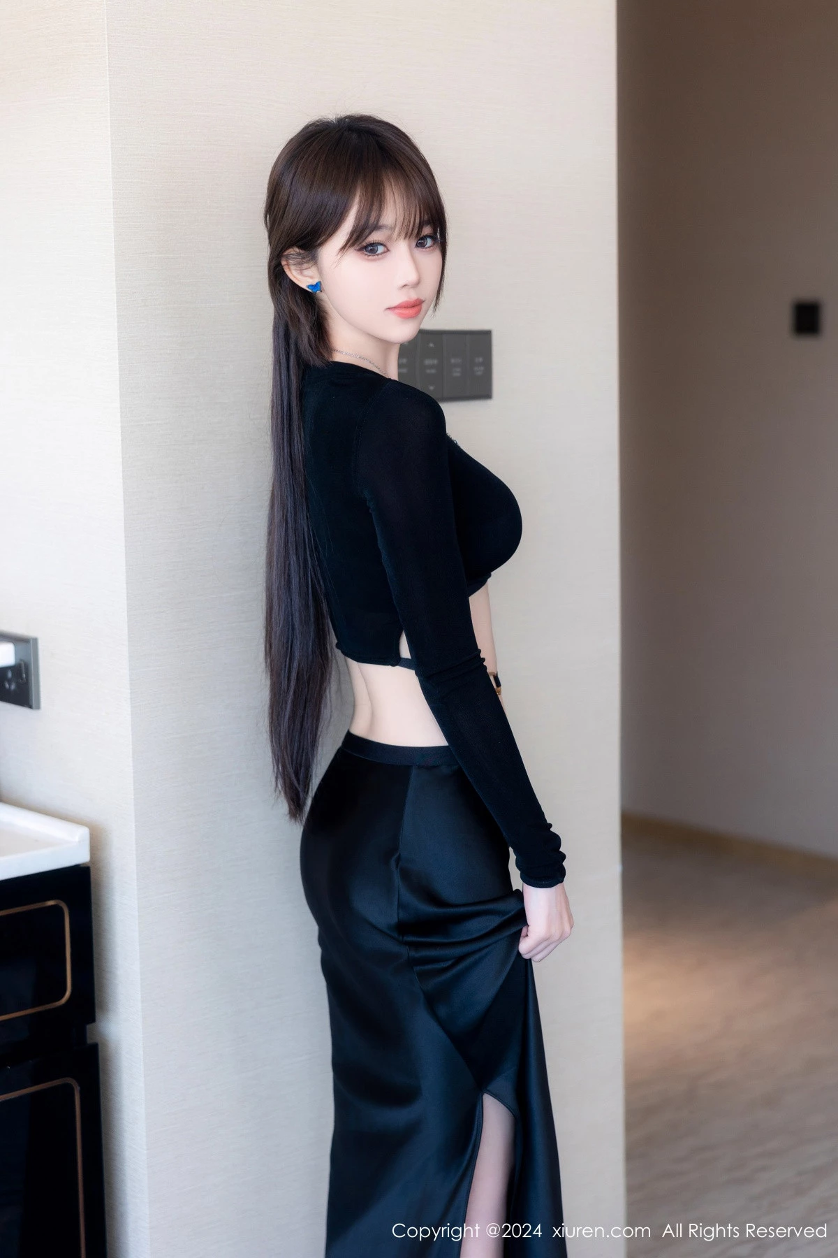 秀人集.com_[XiuRen秀人网]No.8661_模特奶瓶性感黑色上衣配黑色长裙露粉黑内衣秀曼妙身姿诱惑写真83P