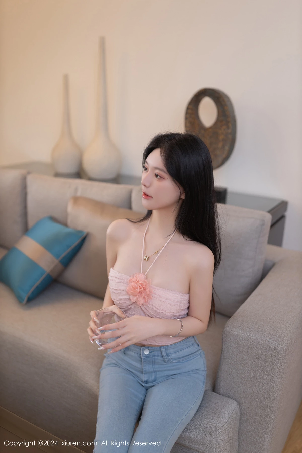 秀人集.com_[XiuRen秀人网]No.8672_模特幼幼性感粉色上衣配蓝色牛仔裤半脱秀翘臀美腿撩人诱惑写真80P