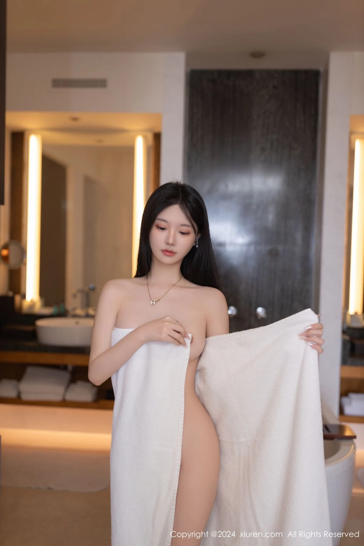 秀人集.com_[XiuRen秀人网]No.8672_模特幼幼性感粉色上衣配蓝色牛仔裤半脱秀翘臀美腿撩人诱惑写真80P