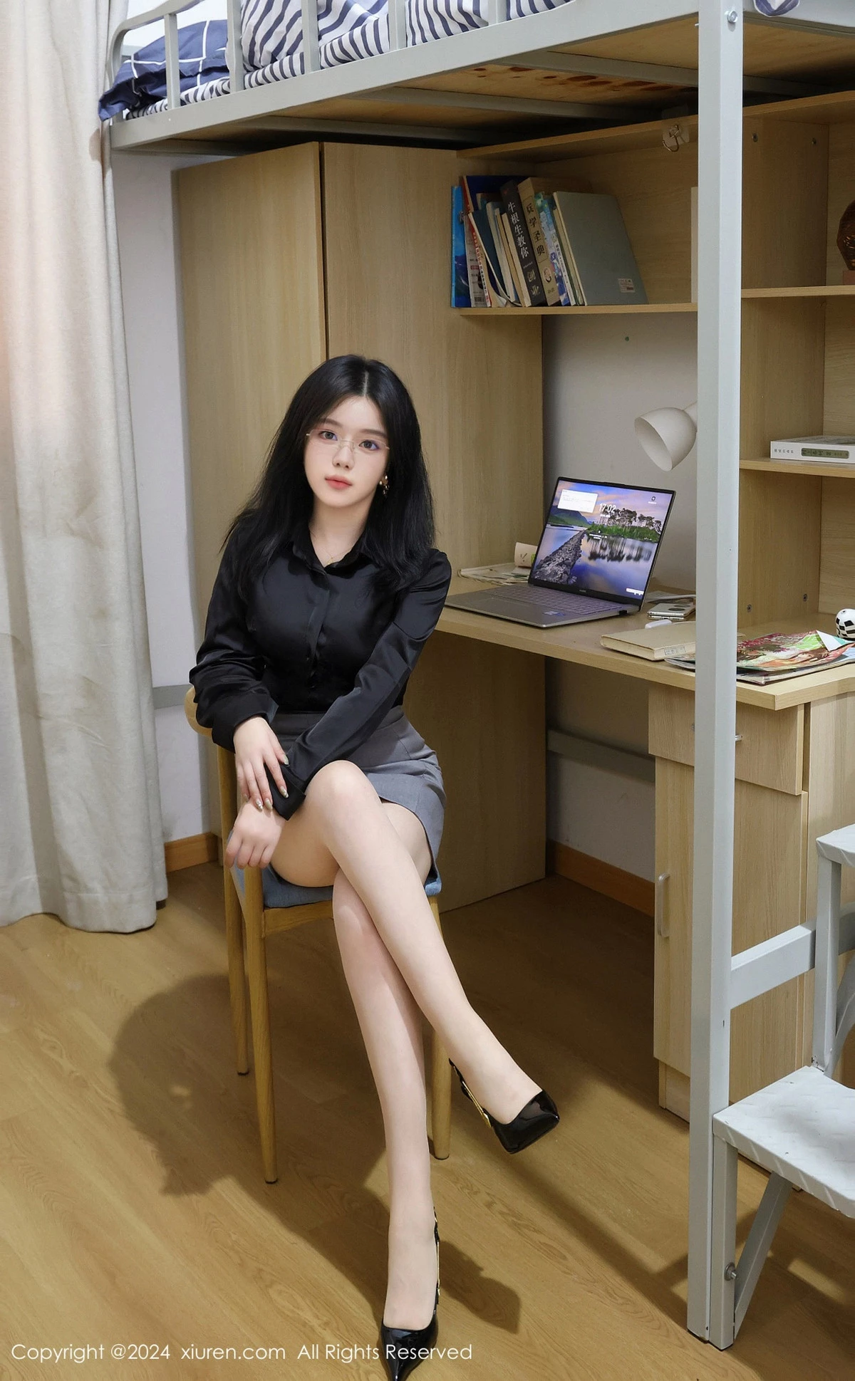 秀人集.com_[XiuRen秀人网]No.8674_模特小薯条nienie宿舍场景性感OL服饰配肉丝秀曼妙身姿诱惑写真83P