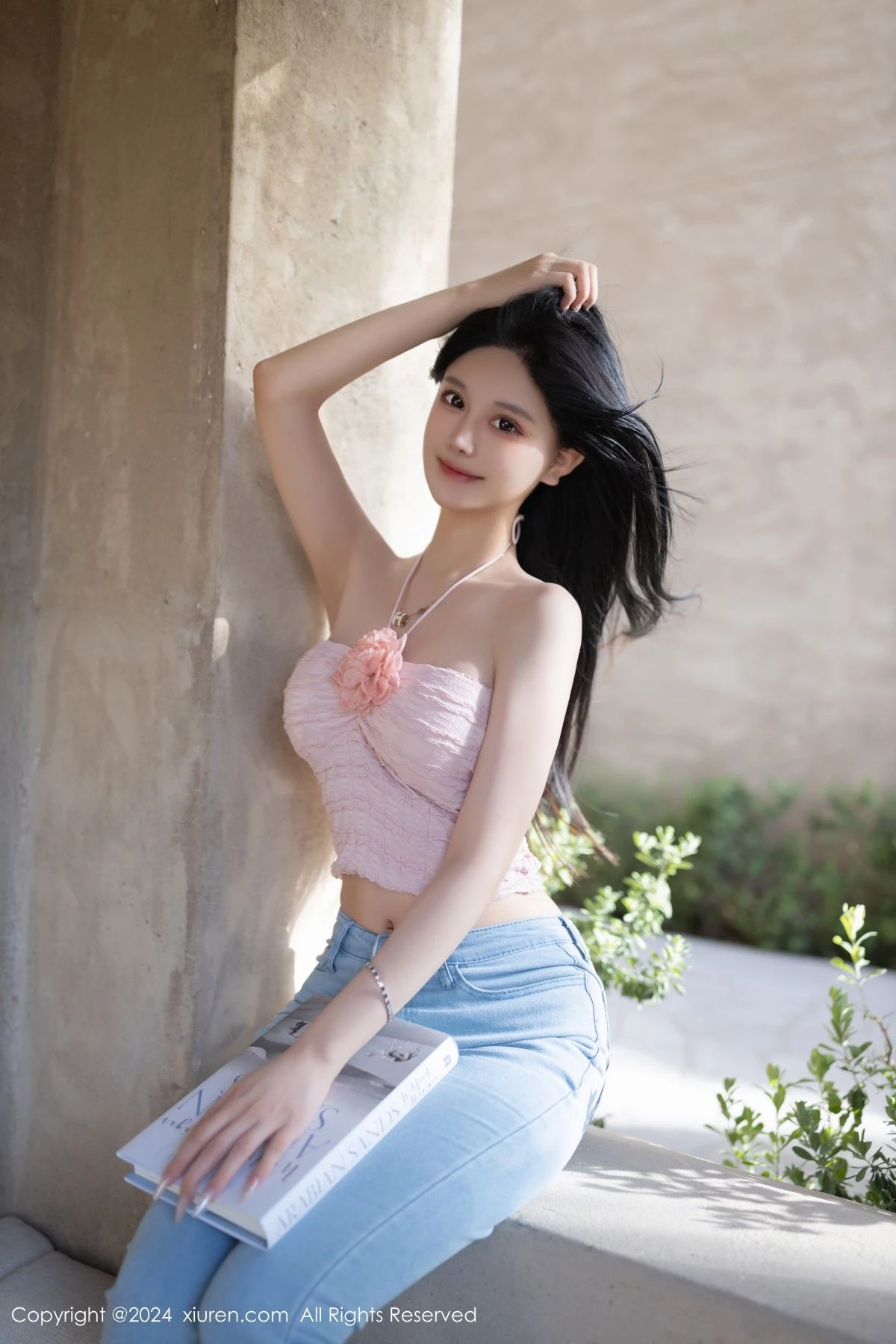 秀人集.com_[XiuRen秀人网]No.8672_模特幼幼性感粉色上衣配蓝色牛仔裤半脱秀翘臀美腿撩人诱惑写真80P