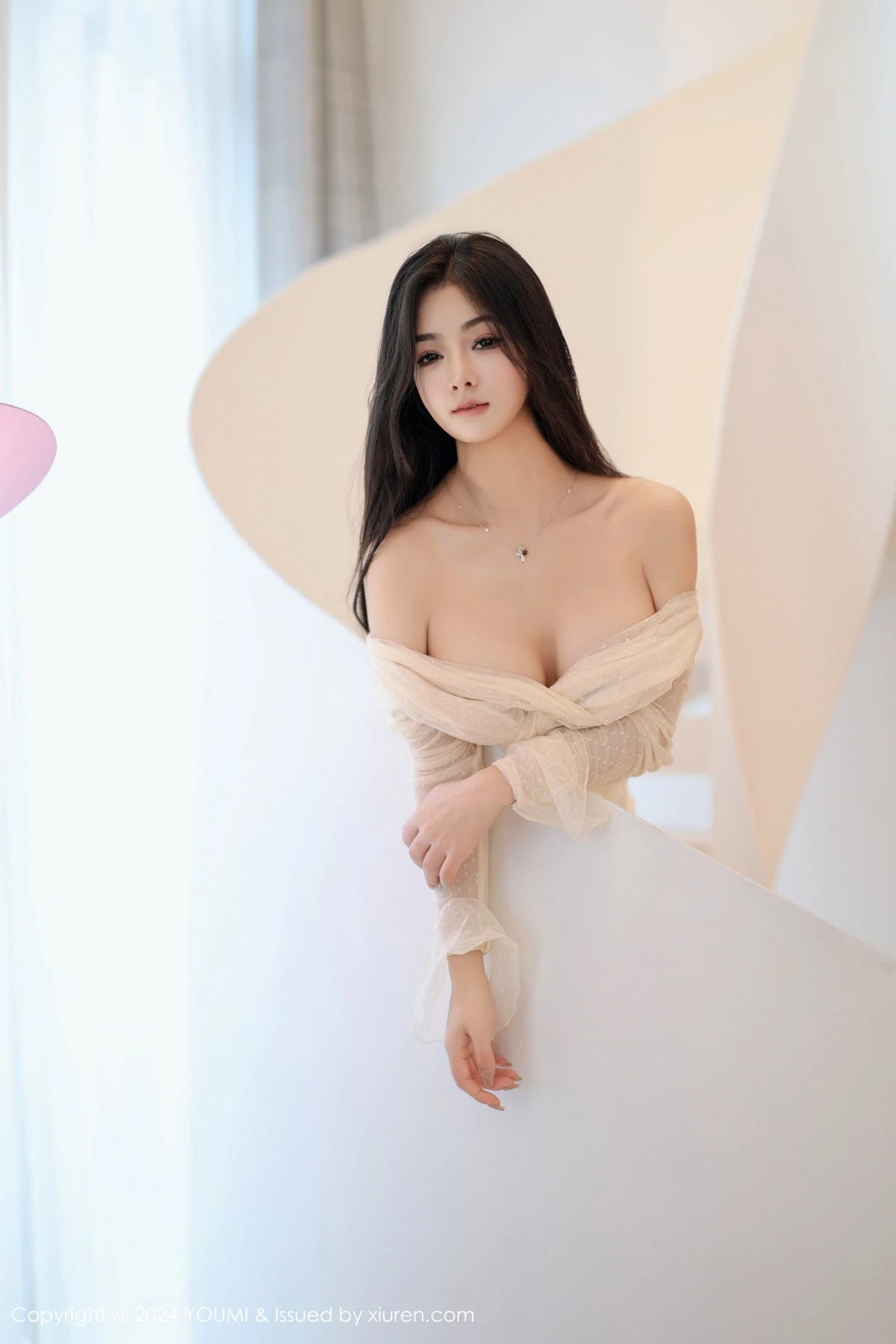 秀人集.com_[YouMi尤蜜荟]Vol.1072_模特谭小灵性感浅色轻透上衣配短裙露白丝袜秀曼妙身姿诱惑写真96P