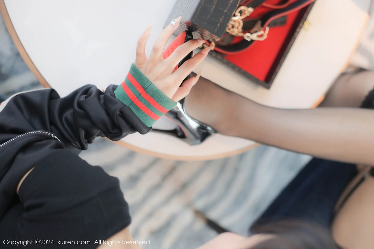 秀人集.com_[XiuRen秀人网]No.8668_模特合集周周不吃香菜私房性感姐妹花黑色内衣完美诱惑写真85P