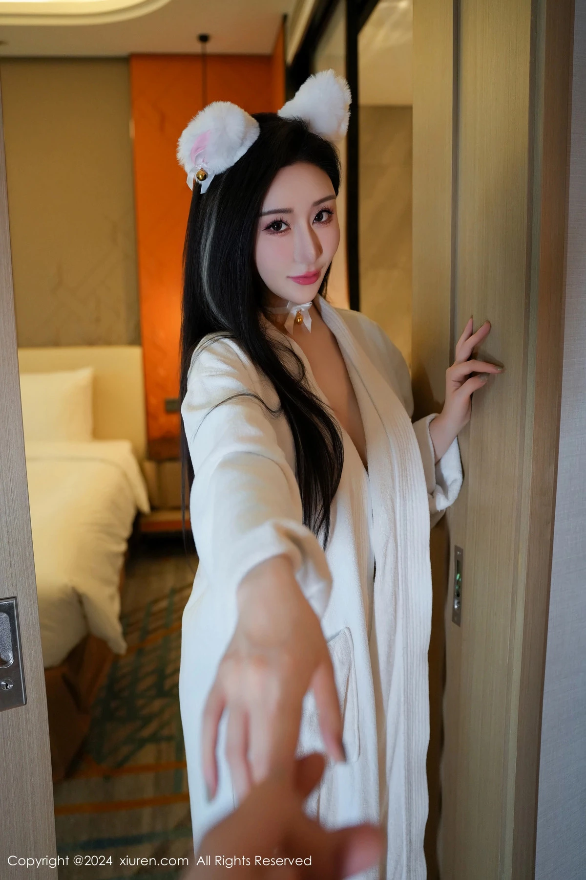 秀人集.com_[XiuRen秀人网]No.8679_模特田兮白性感白色珍珠情趣内衣配超薄白丝秀惹火身材诱惑写真124P