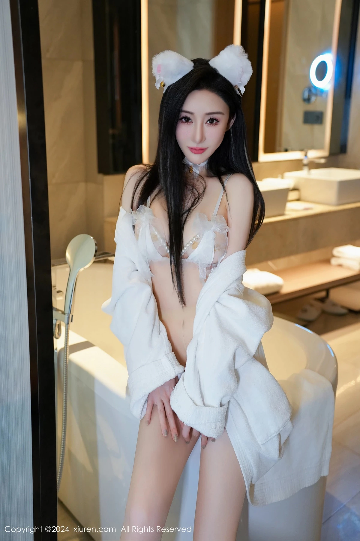 秀人集.com_[XiuRen秀人网]No.8679_模特田兮白性感白色珍珠情趣内衣配超薄白丝秀惹火身材诱惑写真124P