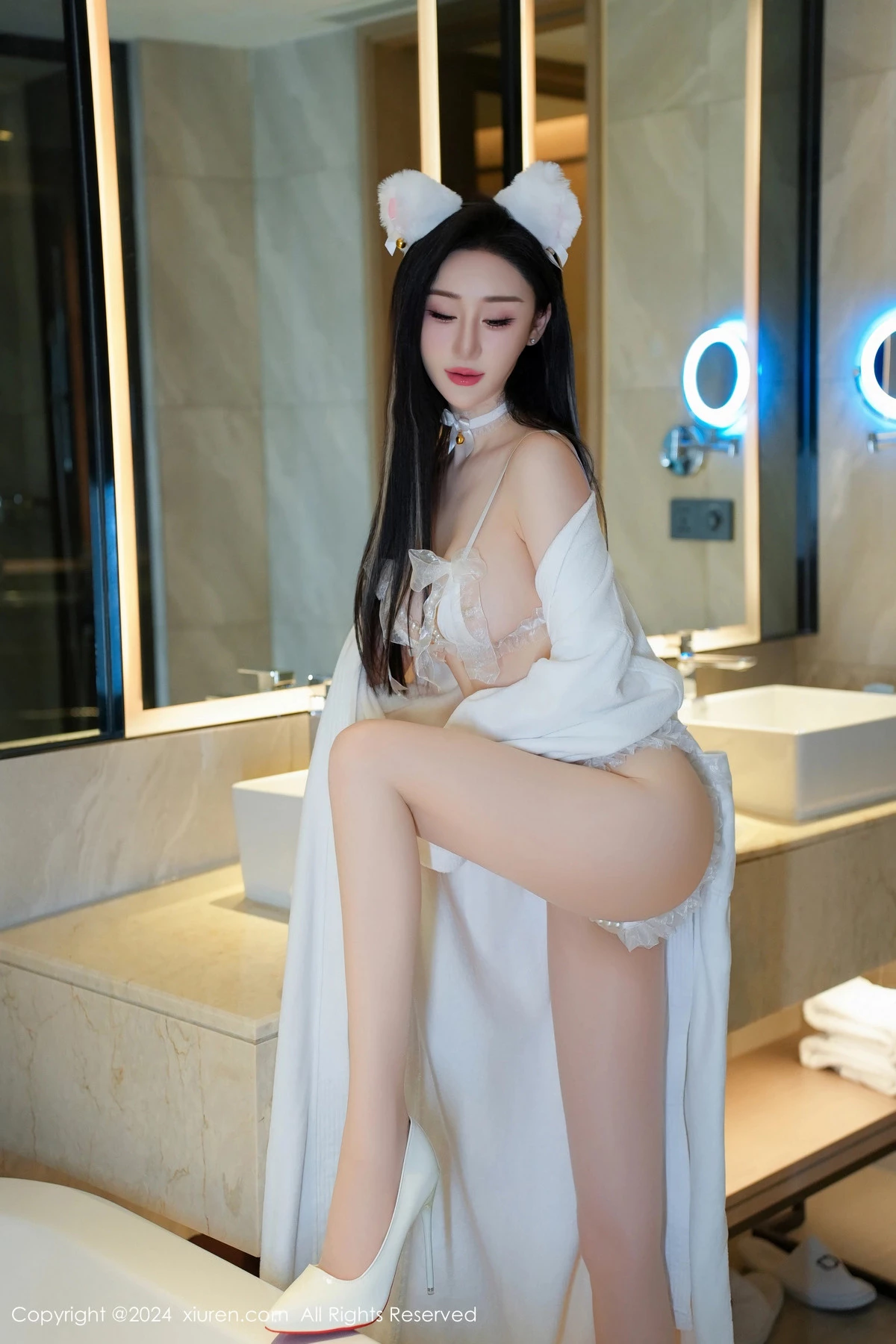 秀人集.com_[XiuRen秀人网]No.8679_模特田兮白性感白色珍珠情趣内衣配超薄白丝秀惹火身材诱惑写真124P