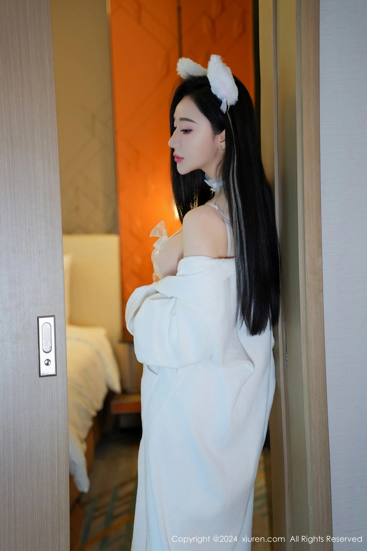 秀人集.com_[XiuRen秀人网]No.8679_模特田兮白性感白色珍珠情趣内衣配超薄白丝秀惹火身材诱惑写真124P