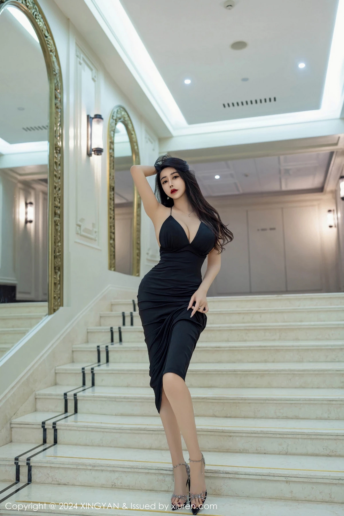 秀人集.com_[XINGYAN星颜社]VOL.240_模特李若汐性感黑色吊带长裙配超薄黑丝秀丰腴惹火身材诱惑写真77P