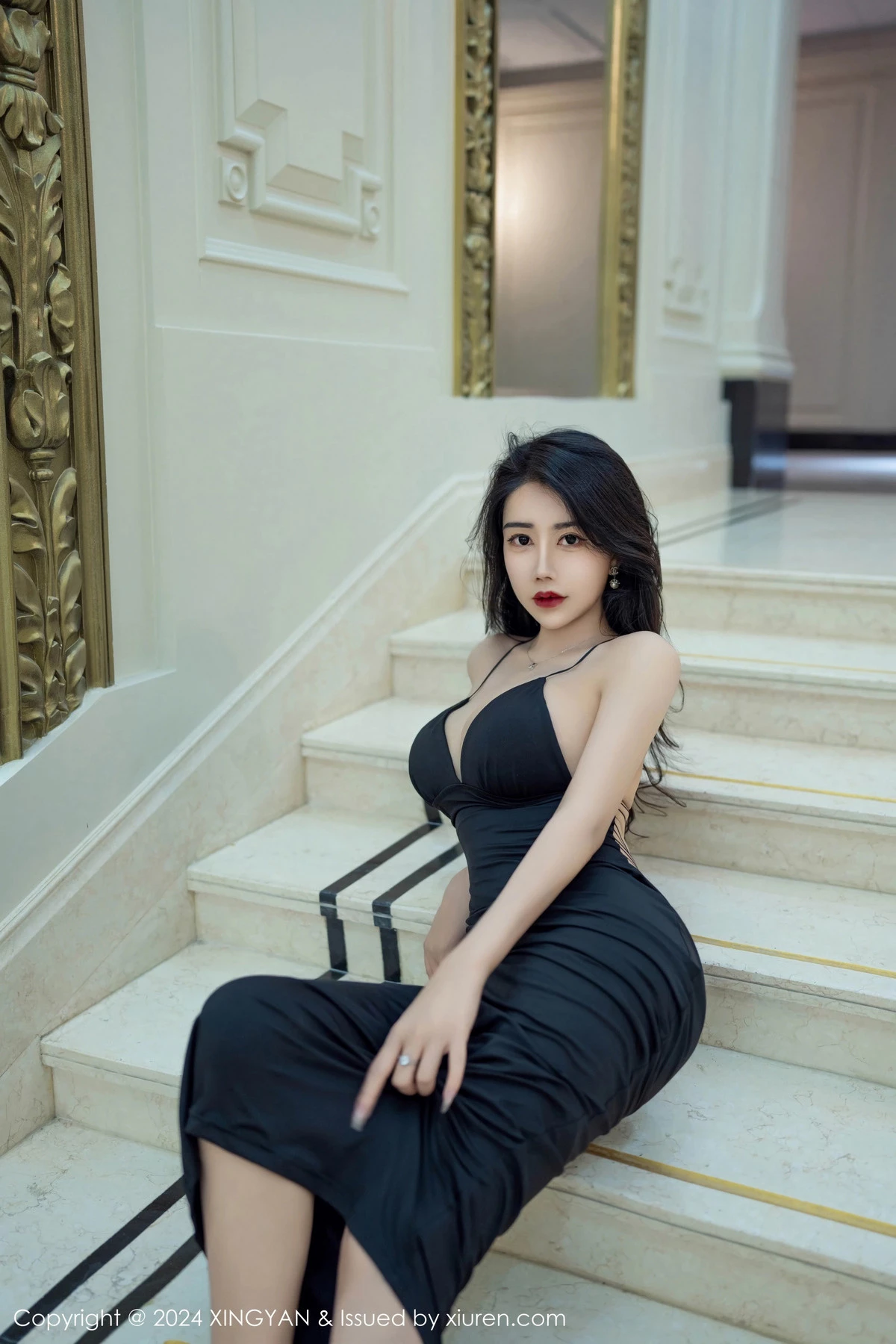 秀人集.com_[XINGYAN星颜社]VOL.240_模特李若汐性感黑色吊带长裙配超薄黑丝秀丰腴惹火身材诱惑写真77P