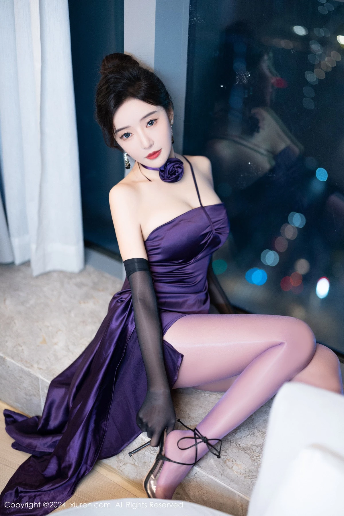 秀人集.com_[XiuRen秀人网]No.8698_女神王馨瑶yanni性感紫色露肩连衣裙配紫丝袜秀完美身材诱惑写真80P