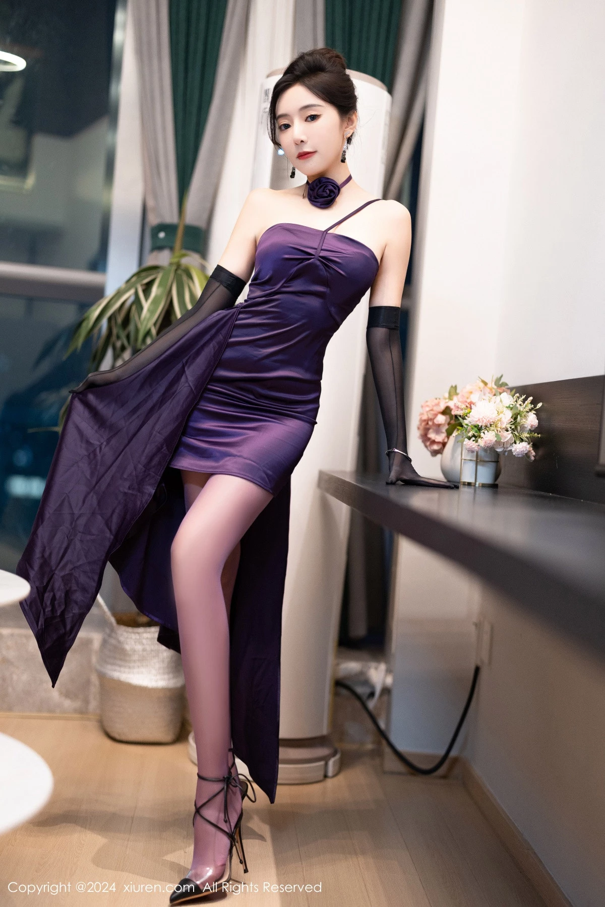 秀人集.com_[XiuRen秀人网]No.8698_女神王馨瑶yanni性感紫色露肩连衣裙配紫丝袜秀完美身材诱惑写真80P