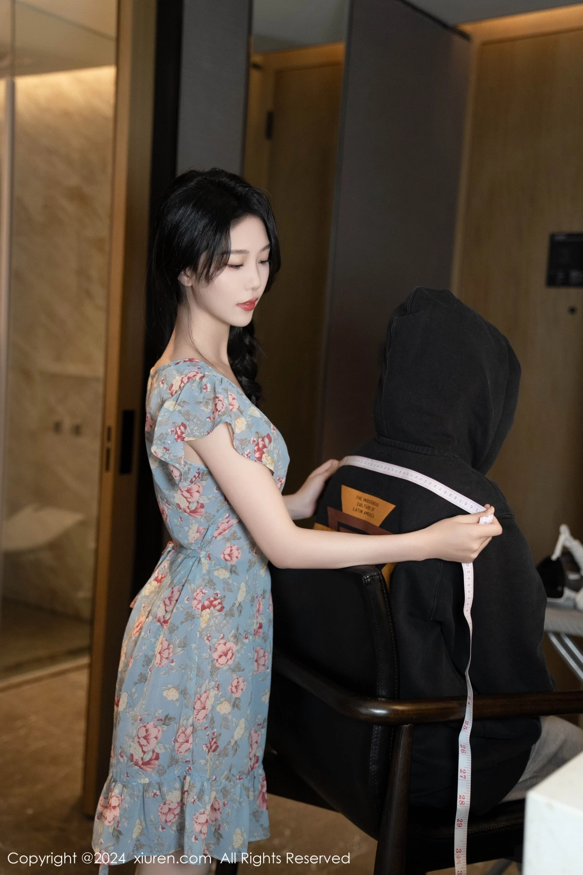 秀人集.com_[XiuRen秀人网]No.8704_模特利世性感花纹图案连衣短裙配超薄肉丝秀曼妙身姿诱惑写真80P