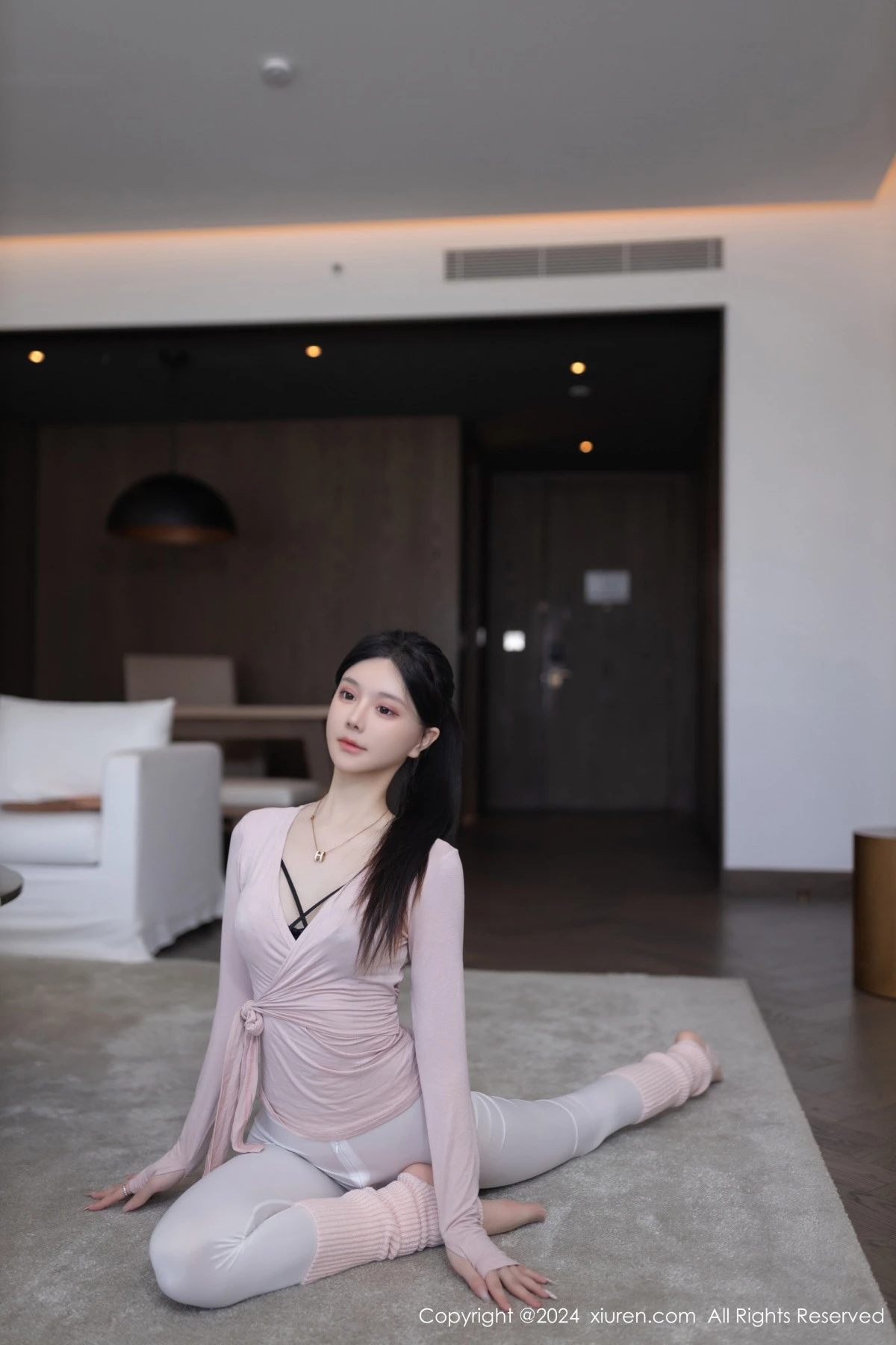 秀人集.com_[XiuRen秀人网]No.8705_模特幼幼性感浅粉色瑜伽服配露臀白长裤紧身秀完美身材诱惑写真81P