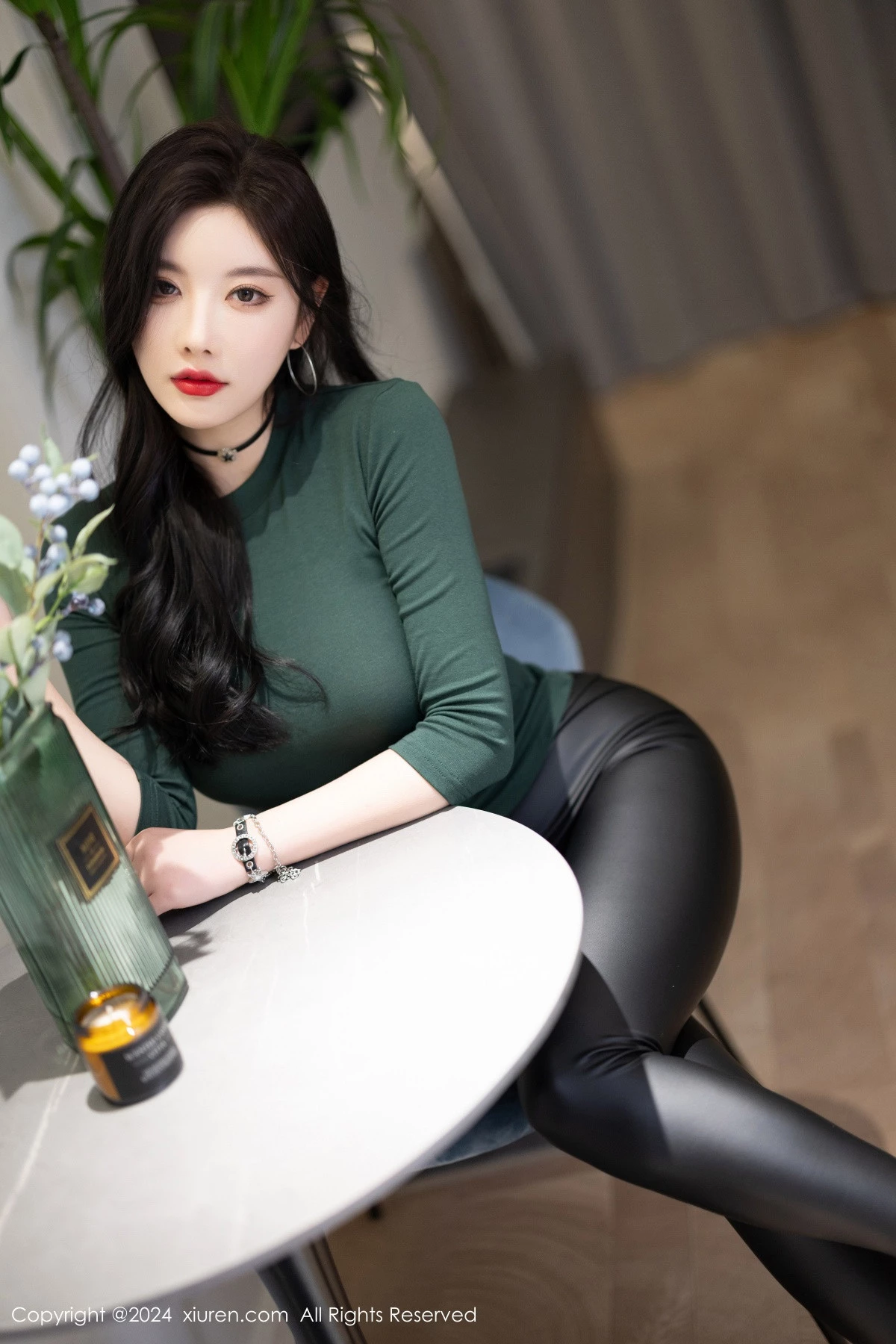 秀人集.com_[XiuRen秀人网]No.8707_女神杨晨晨墨绿色上衣配黑皮长裤露性感内衣配超薄肉丝诱惑写真90P