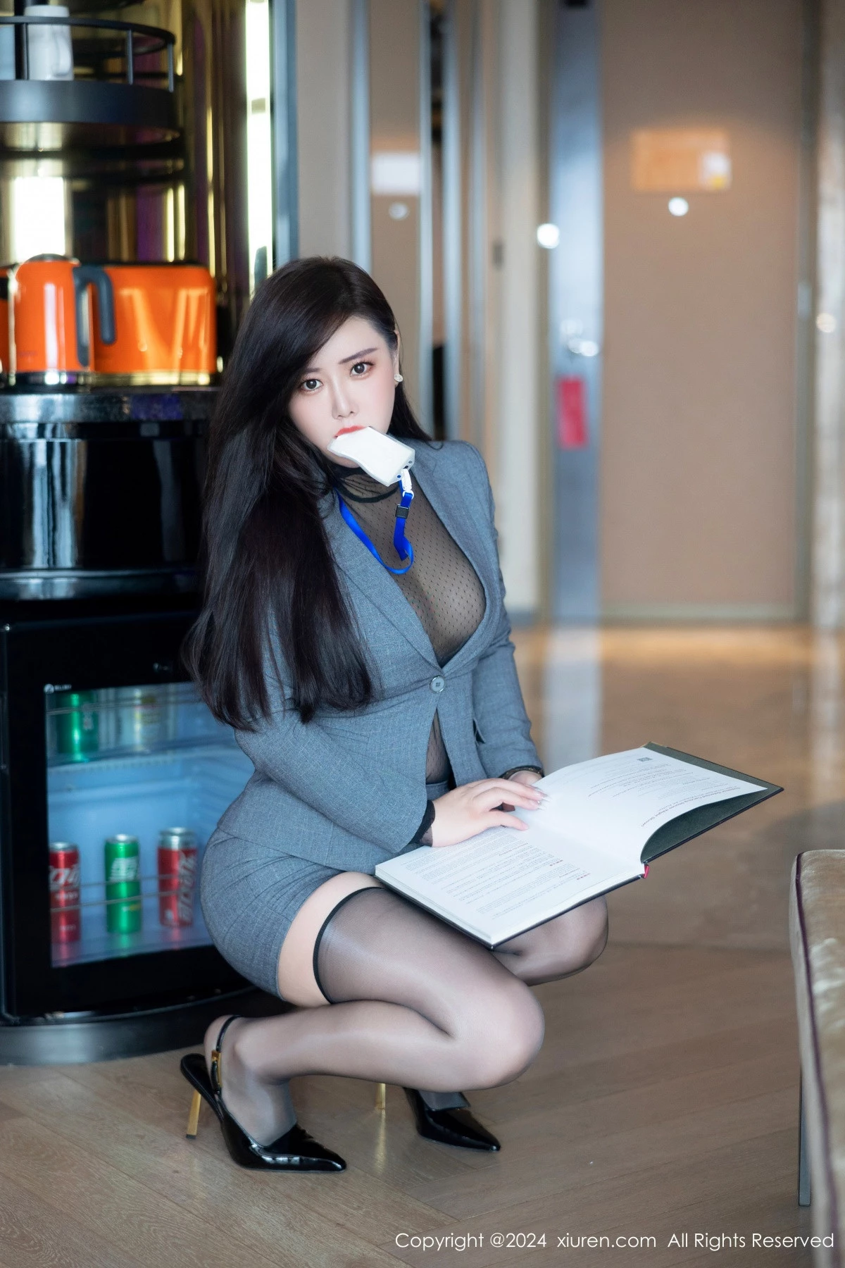 秀人集.com_[XiuRen秀人网]No.8712_模特王婉悠Queen性感灰色西服露情趣内衣秀惹火身材诱惑写真82P