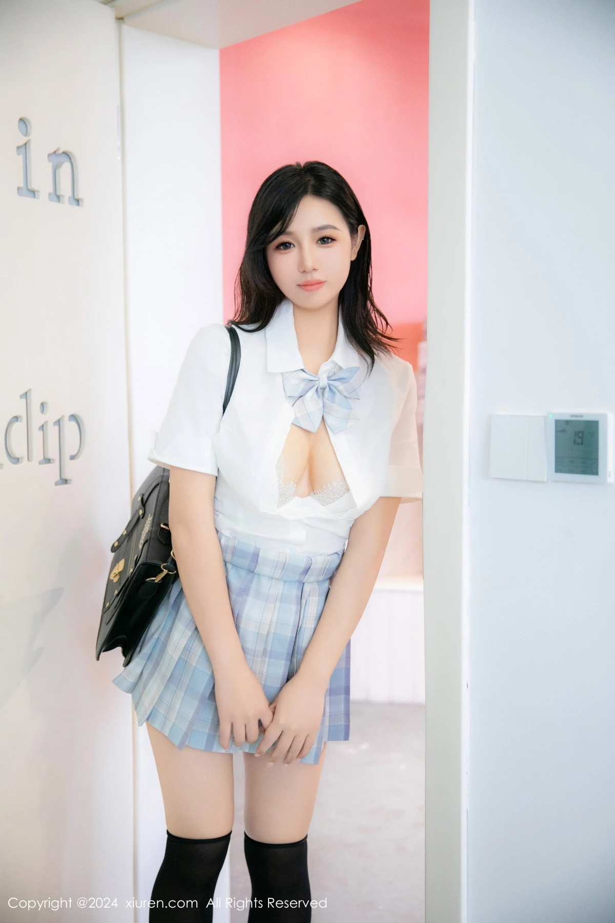 秀人集.com_[XiuRen秀人网]No.8759_模特金小依性感白色学生装配超薄黑丝半脱秀火辣身材诱惑写真90P