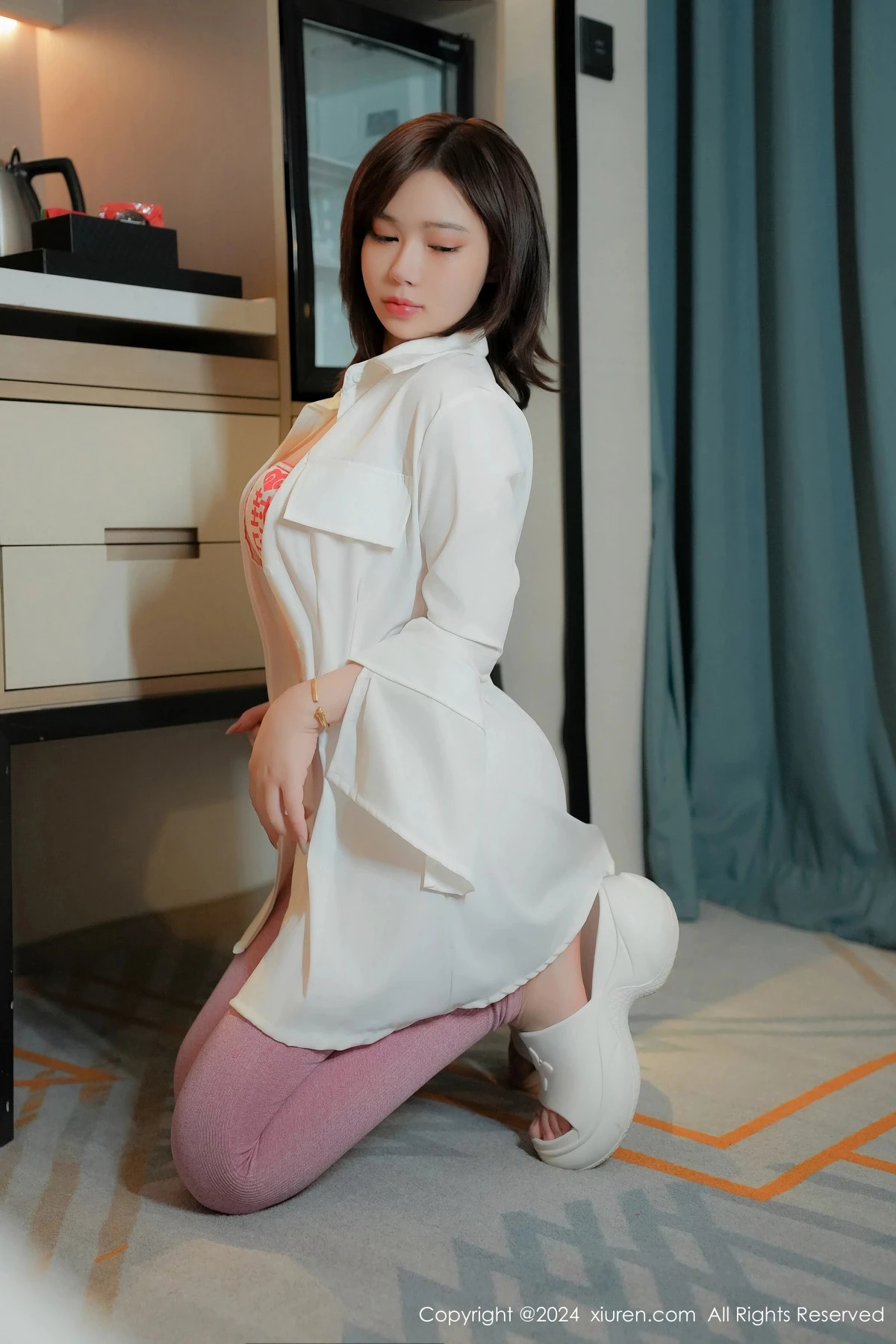 秀人集.com_[XiuRen秀人网]No.8763_模特nana豆酱性感白色衬衫配粉色瑜伽裤半脱秀翘臀美腿诱惑写真72P