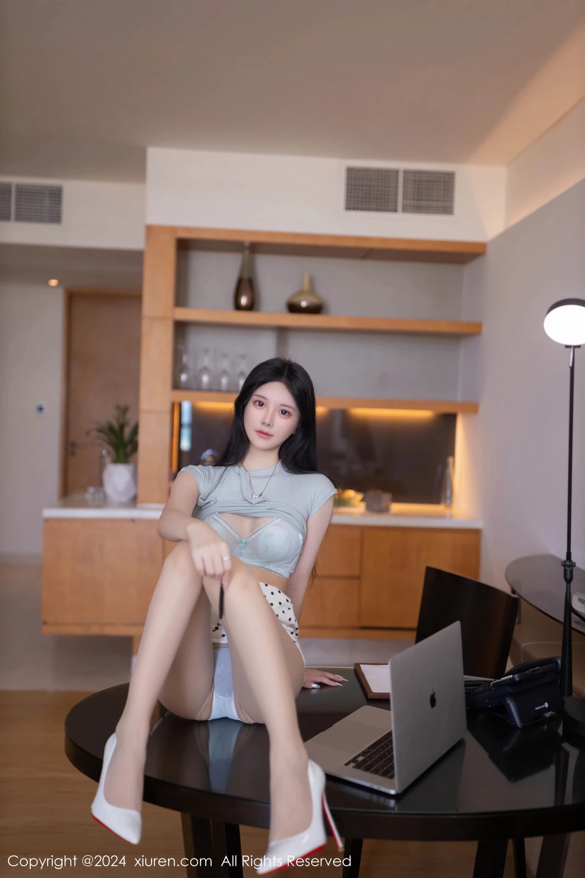 秀人集.com_[XiuRen秀人网]No.8774_模特幼幼性感淡蓝色上衣配白色短裙露超薄肉丝秀美腿诱惑写真80P