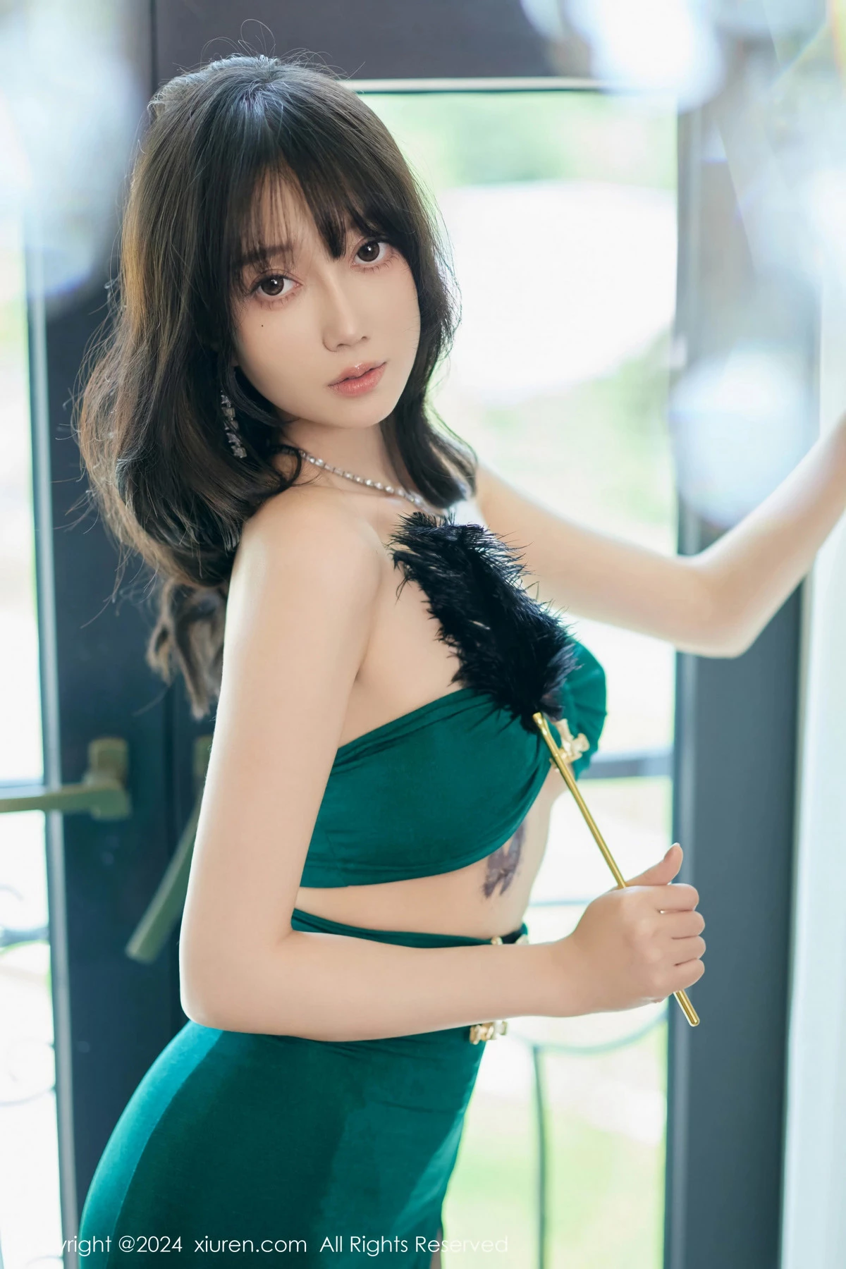 秀人集.com_[XiuRen秀人网]No.8772_模特玥儿玥私房性感墨绿色长裙配超薄黑丝秀曼妙身姿迷人写真76P