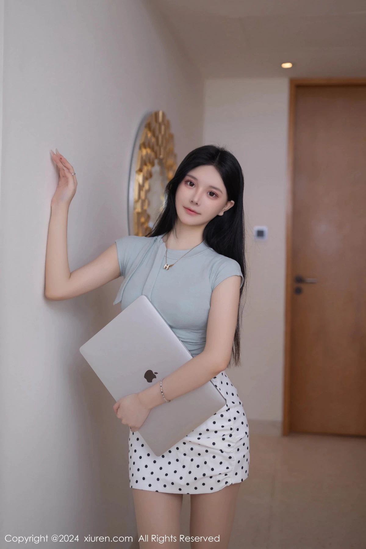 秀人集.com_[XiuRen秀人网]No.8774_模特幼幼性感淡蓝色上衣配白色短裙露超薄肉丝秀美腿诱惑写真80P