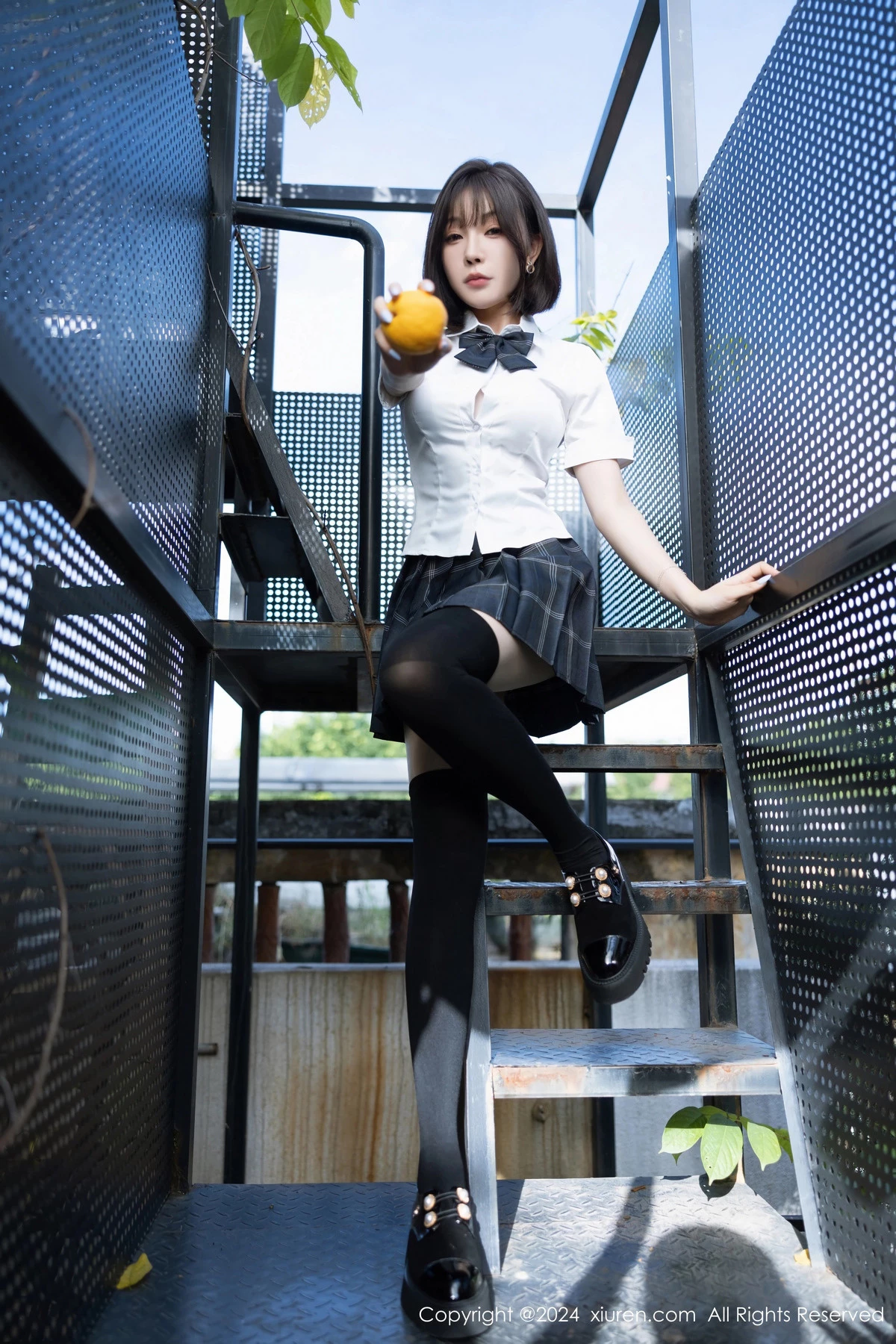 秀人集.com_[XiuRen秀人网]No.8785_女神徐莉芝Booty性感学生制服短裙配黑丝袜秀曼妙身姿诱惑写真100P