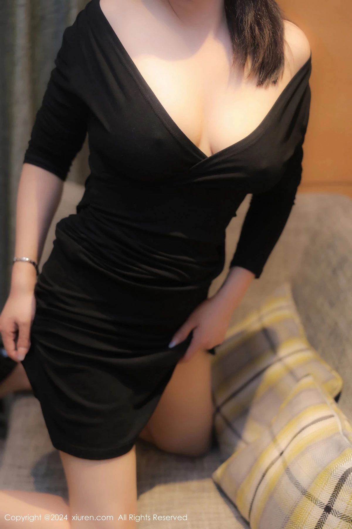秀人集.com_[XiuRen秀人网]No.8787_新人模特水水姐性感黑色连衣裙配开档黑丝秀翘臀美腿诱惑写真78P