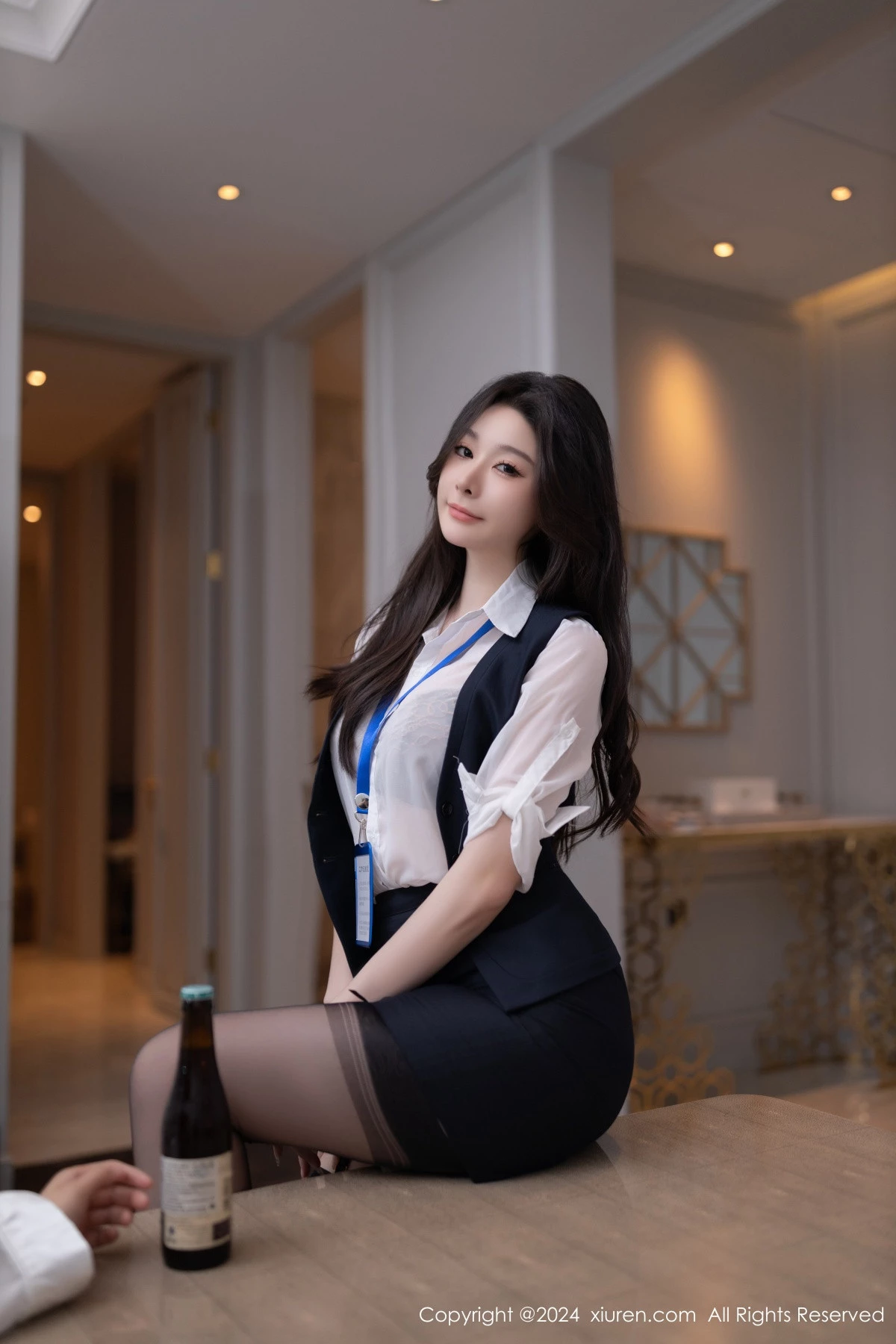 秀人集.com_[XiuRen秀人网]No.8808_模特小逗逗性感白色OL服饰露黑色内衣配黑丝吊袜秀美腿诱惑写真80P