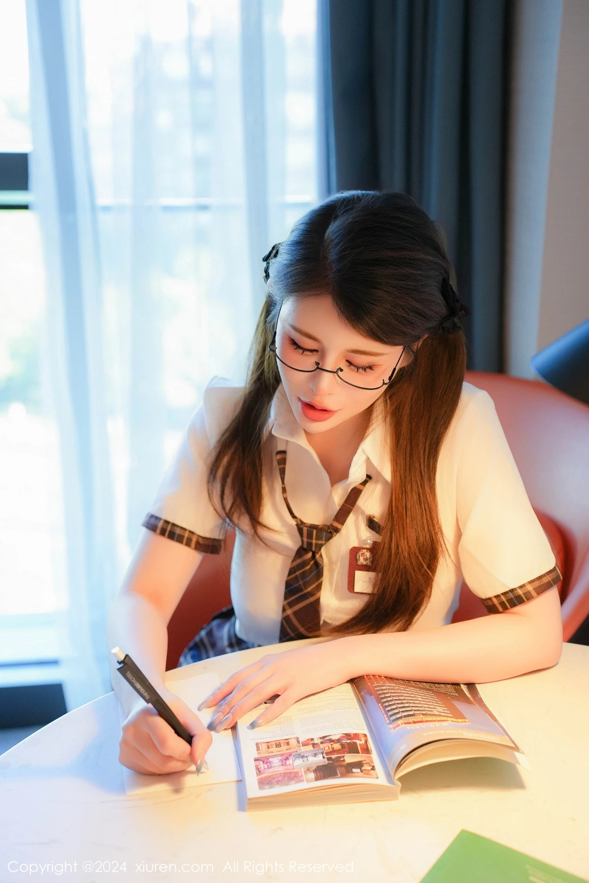 秀人集.com_[XiuRen秀人网]No.8803_模特甜妮性感白色上衣配格子短裙露肉丝吊袜秀丰腴身姿诱惑写真86P